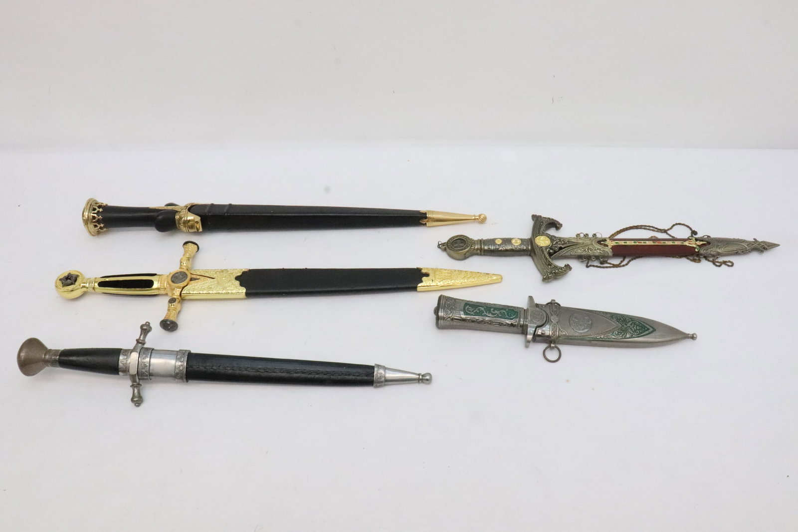 5 fancy daggers: 5 fancy daggers, 11.5"L - 21.3"L