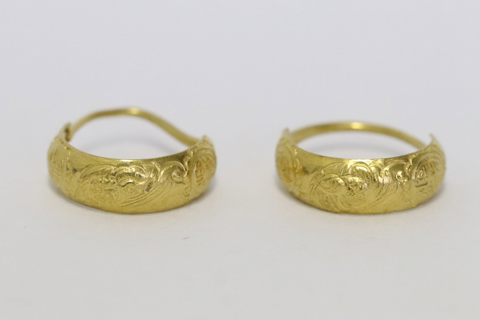 Pair marked 24K Y/G earrings (1 of 6)