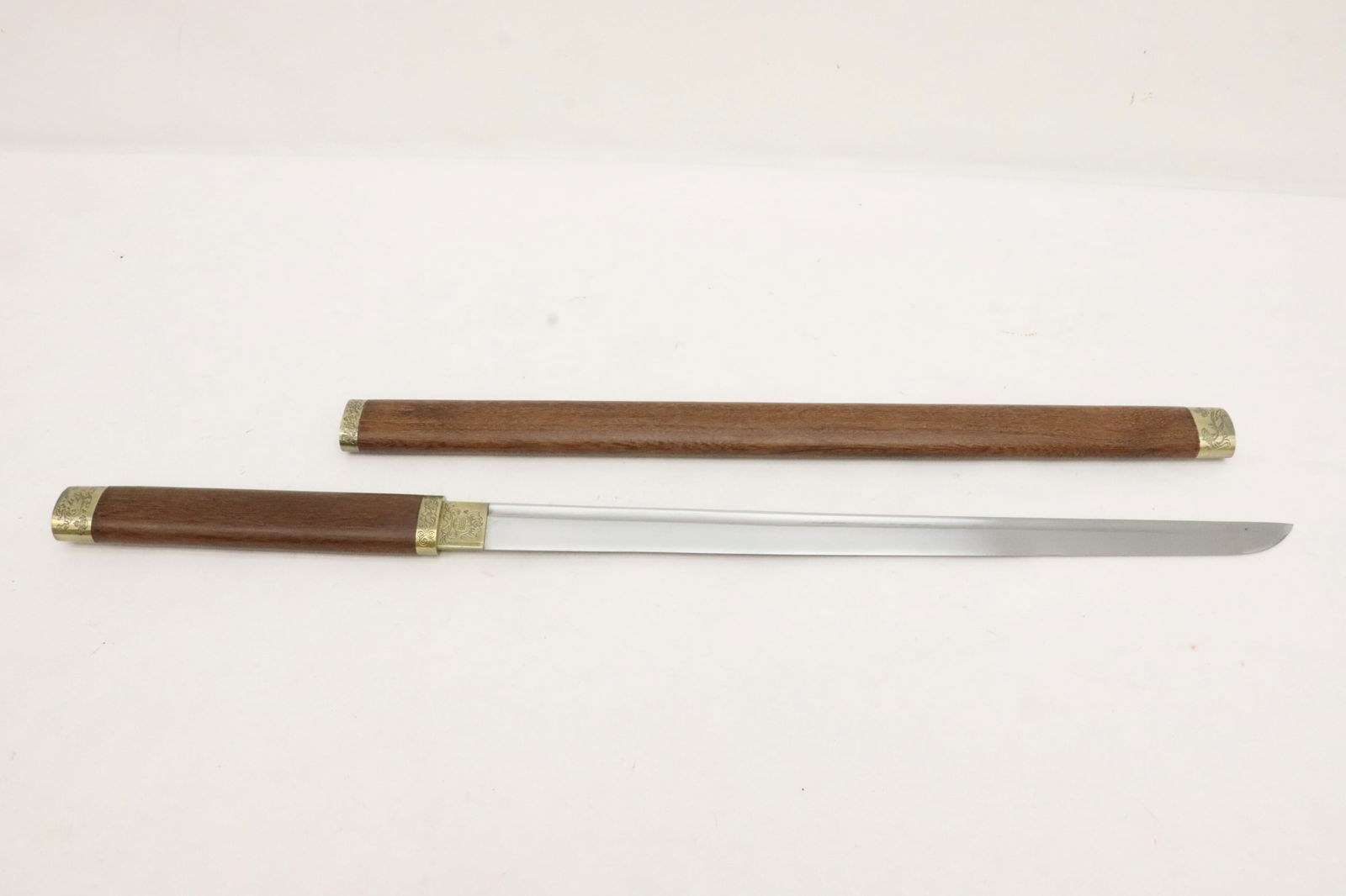 Chinese sword with jichi wood scabbard very sharp (1 of 8)