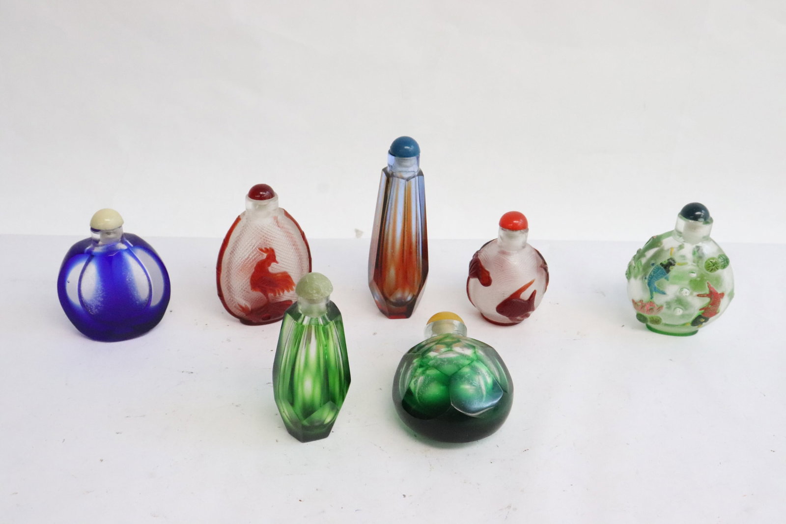 7 Chinese Peking glass snuff bottles: 7 Chinese Peking glass snuff bottles, 2.15"x1.6"dia - 3.5"x1"dia