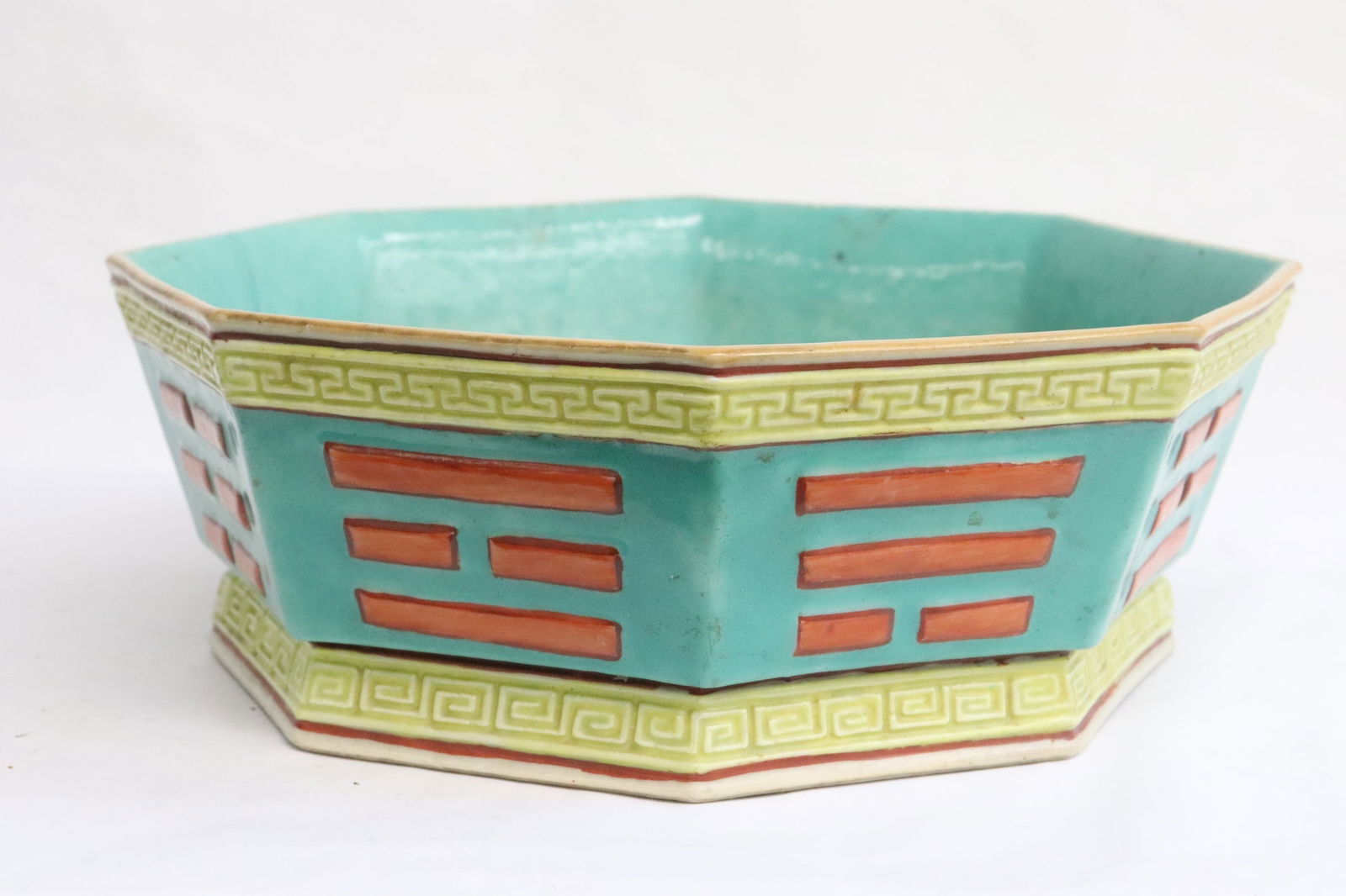 A vintage Chinese hexagonal wucai porcelain bowl (1 of 5)