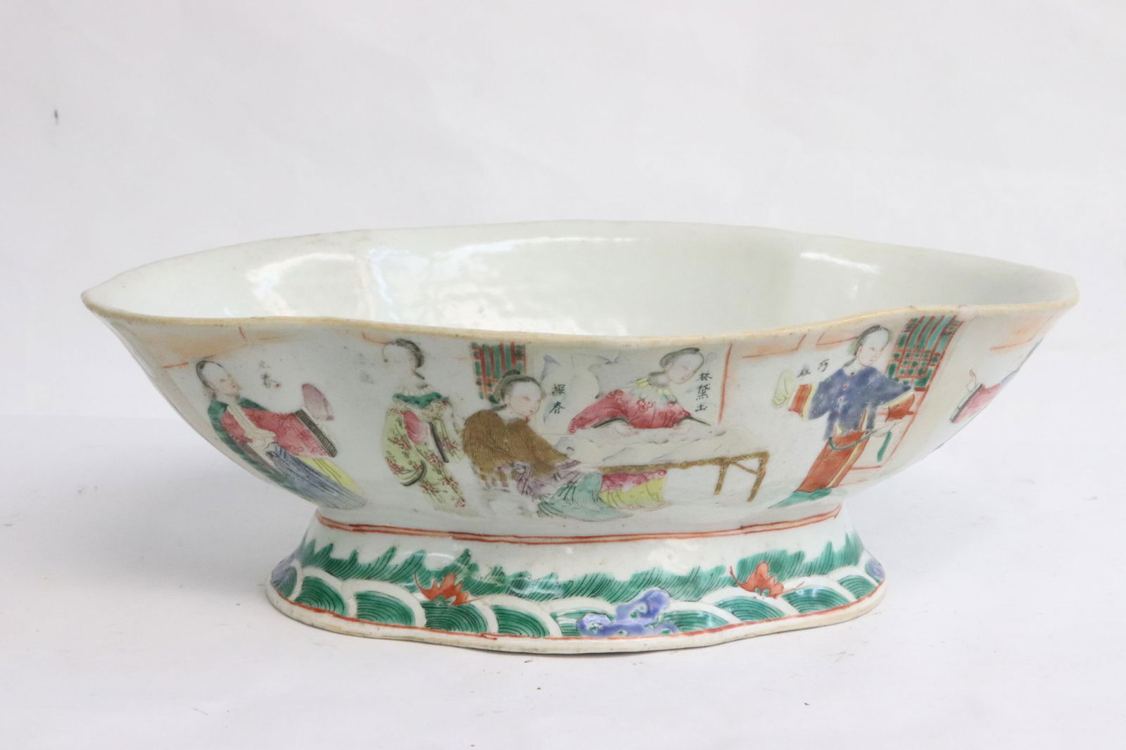 Chinese antique famille rose porcelain bowl: Fine Chinese antique famille rose porcelain bowl painted with historical figures, 3.15"x6.3"x9.9"