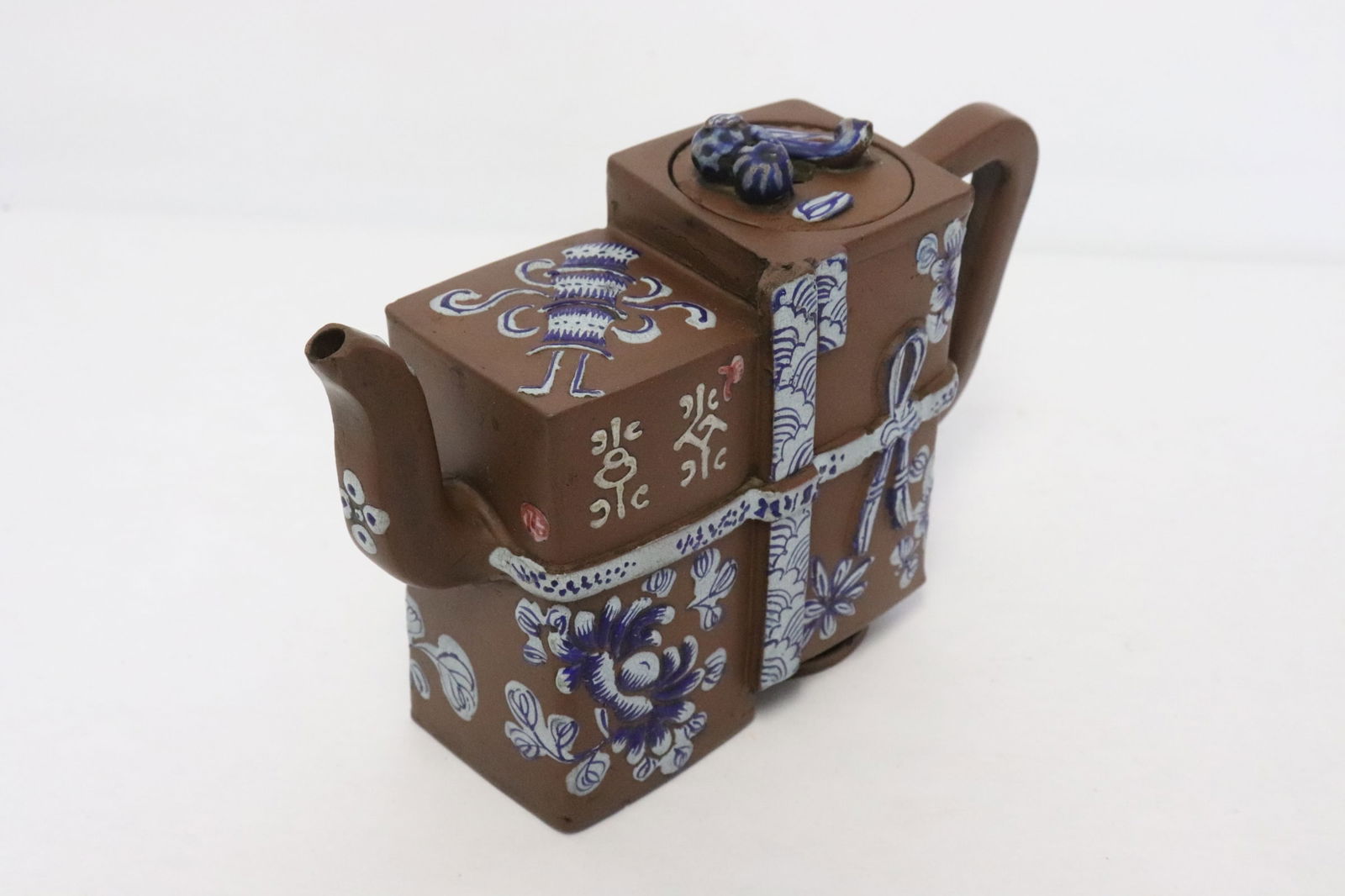 18th century Yixing teapot, Qianlong period (1 of 7)