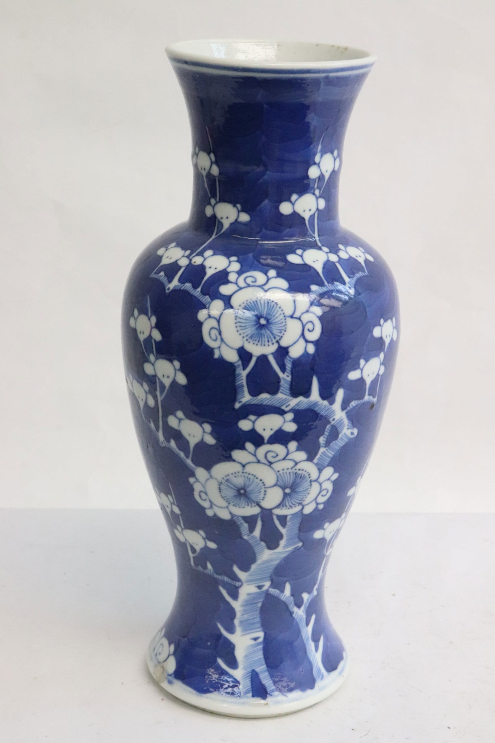 Chinese late 19th century porcelain vase (1 of 8)