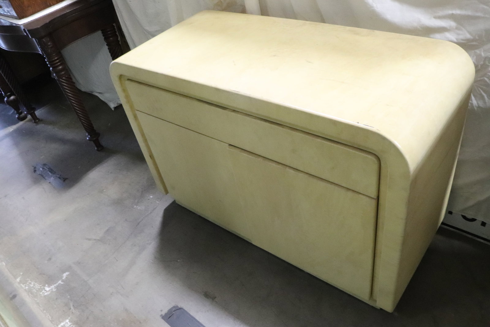 A mid-century Lucite(?) vanity: A mid-century Lucite(?) vanity, 29.35"x43"x18"