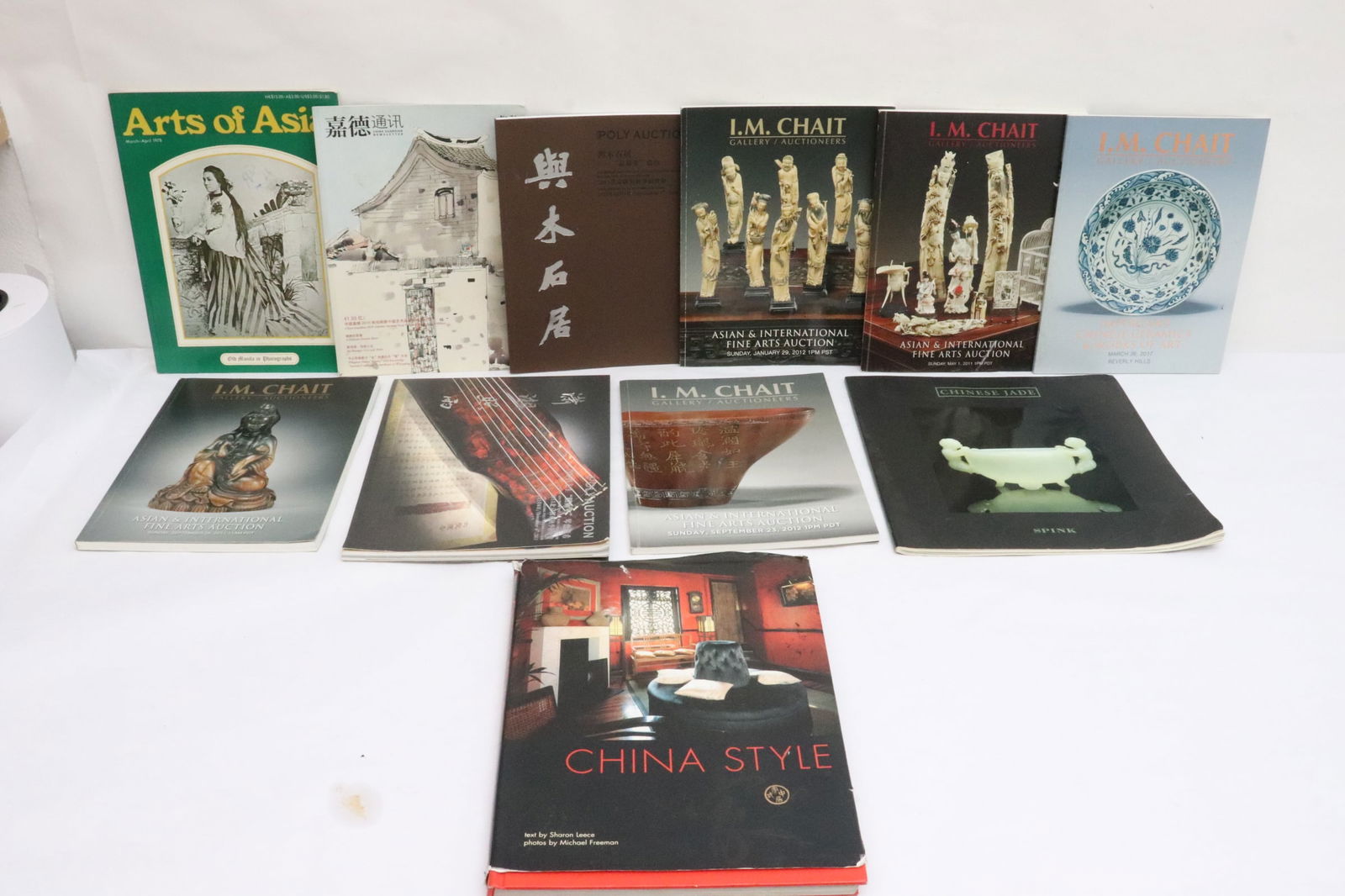 Lot of Chinese antique reference books: Lot of Chinese antique reference books