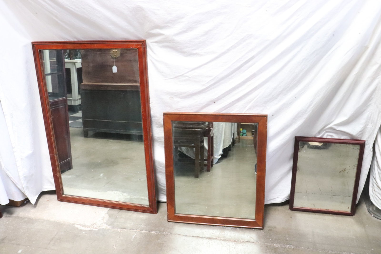 3 mahogany wall mirrors: 3 mahogany wall mirrors, 17.6"x13.7" - 39.2"x25.2"