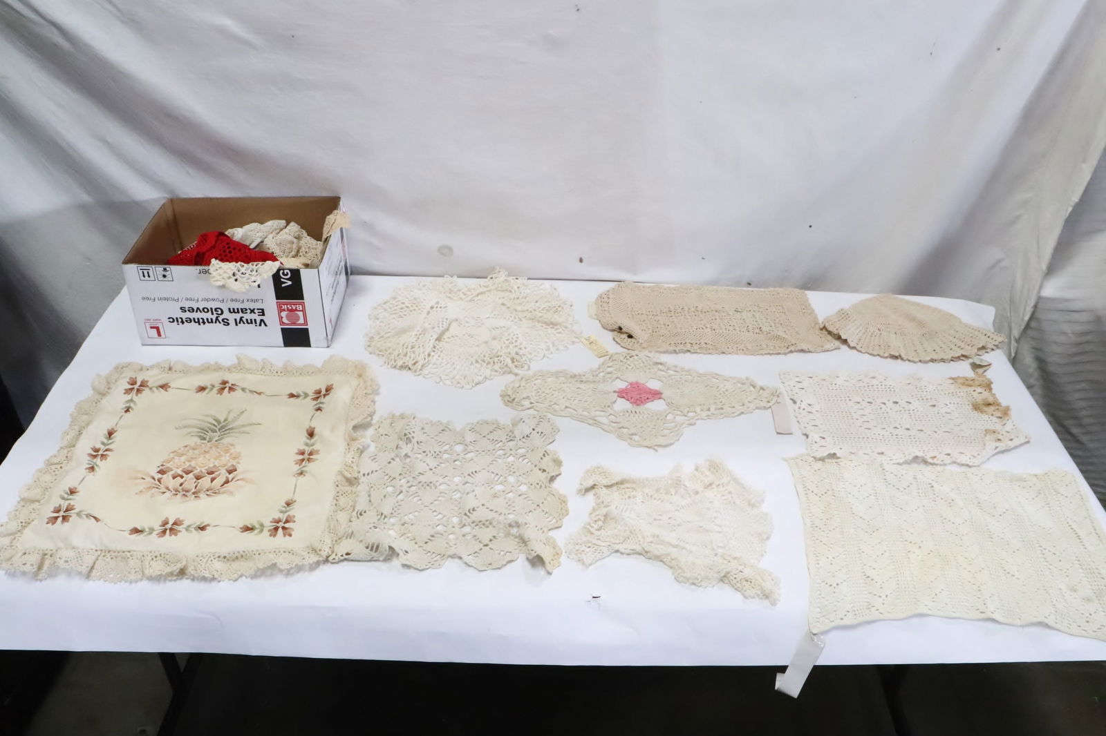 Lot of vintage / Victorian doilies: Lot of vintage / Victorian doilies