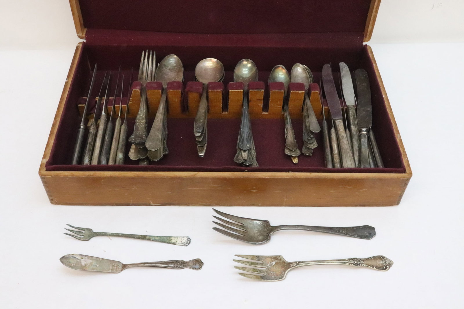 Box of silverplate dinner service flatware (1 of 9)