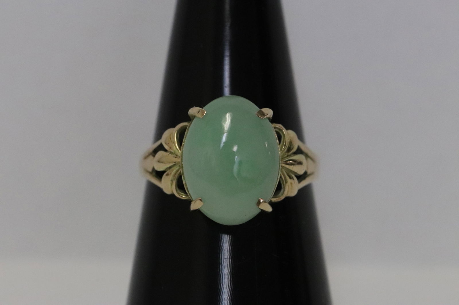 A 14K Y/G jadeite ring (1 of 6)
