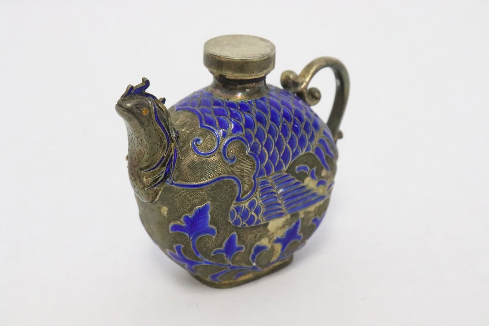 Chinese antique enamel on silver snuff bottle (1 of 8)