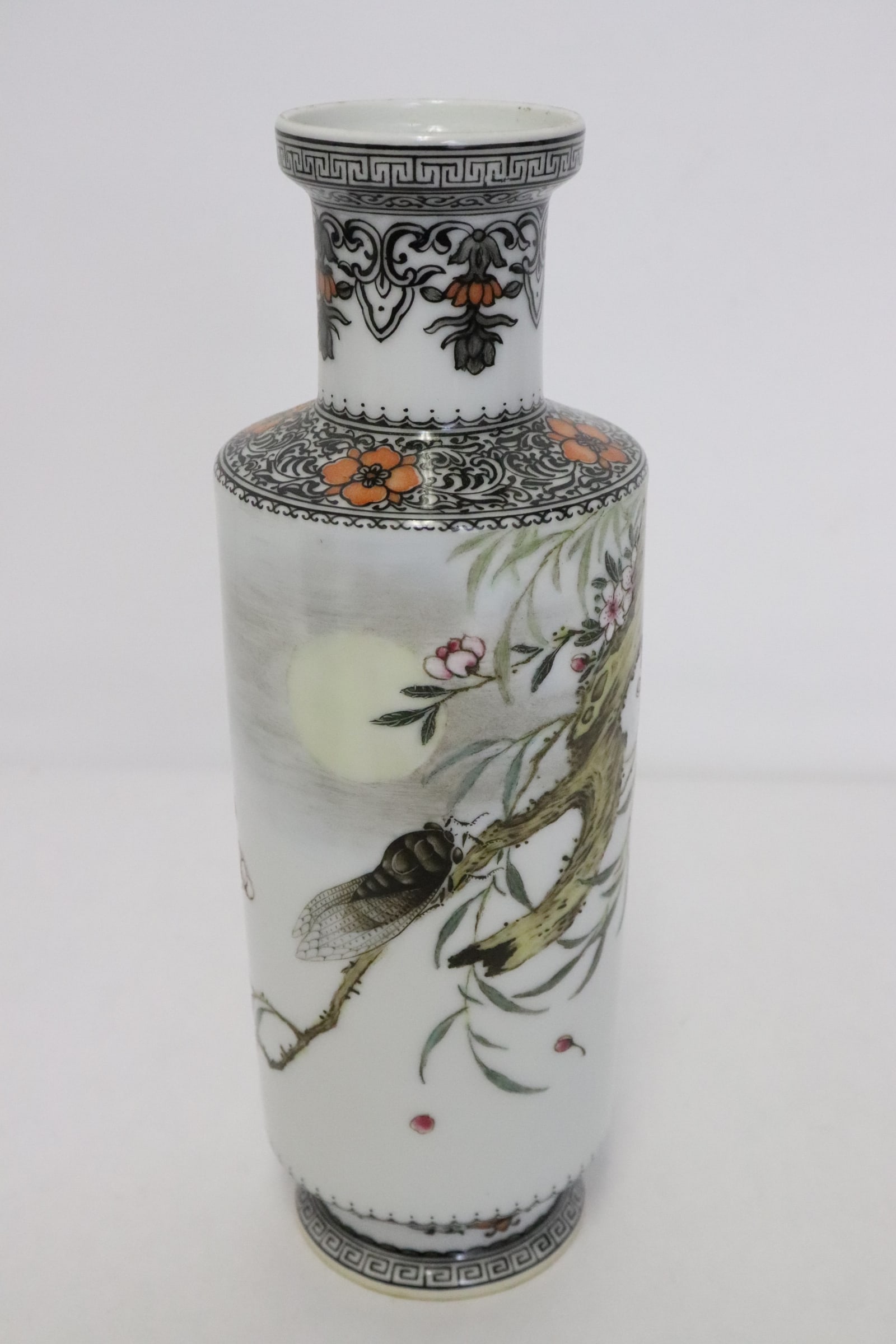 Fine Chinese famille rose porcelain straight vase: Fine Chinese famille rose porcelain straight vase, 8"x2.75"dia