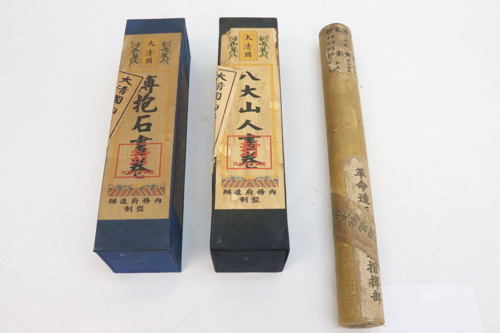 3 Chinese sealed box with prints (1 of 10)