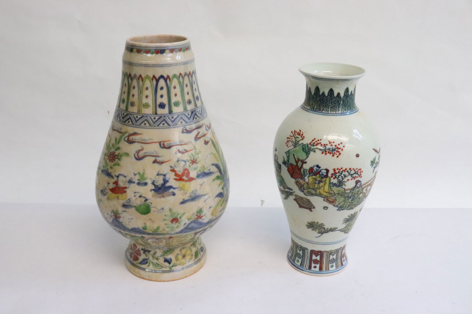 2 wucai porcelain vases (1 of 10)