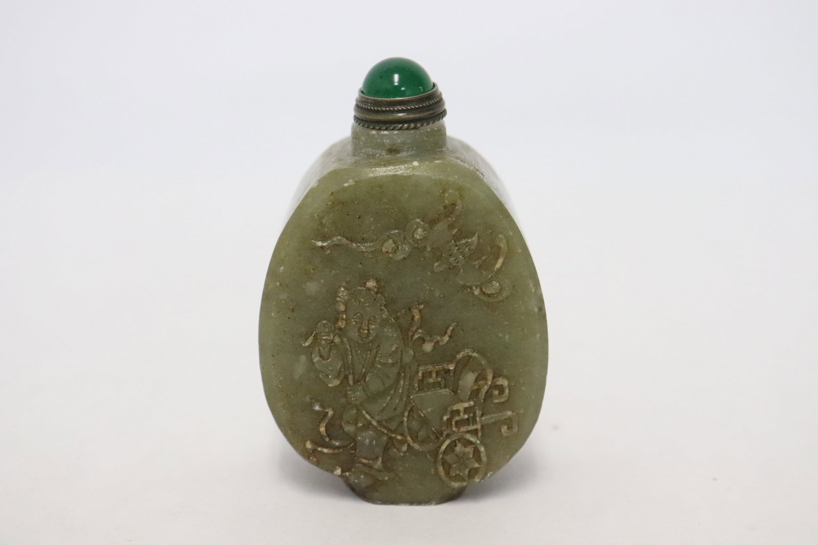 Jade like snuff bottle: Jade like snuff bottle, 2.4"x1.6"x0.95"