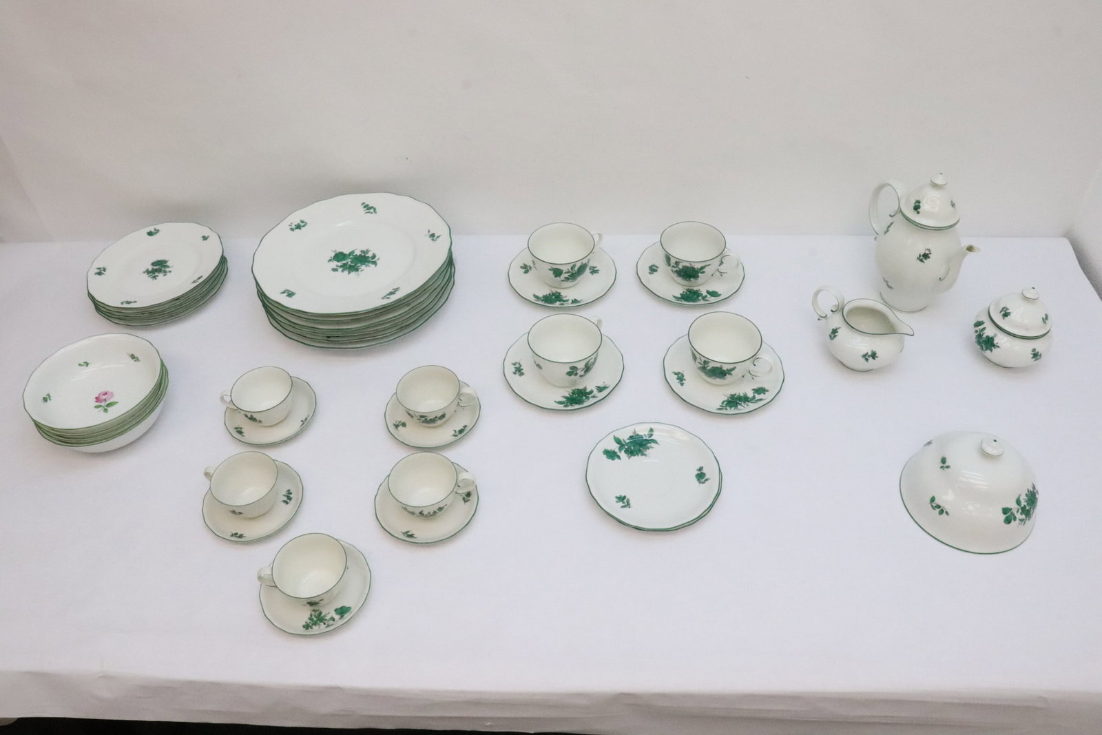 38 piece Royal Vienna porcelain dinner service (1 of 13)
