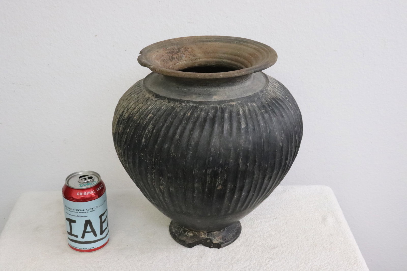 Chinese neolithic pottery jar: Chinese neolithic pottery jar top, rim and bottom edge chip, c1000BC, 12.3"x11.4"dia