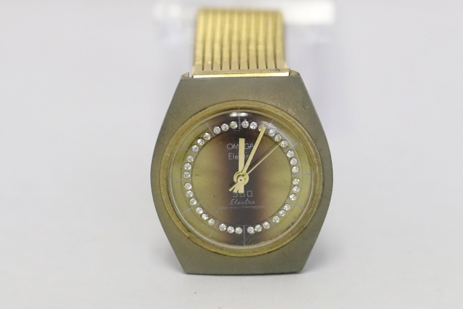 Vintage Omega Electra 360 men's wrist watch: Vintage Omega Electra 360 men's wrist watch, missing crown