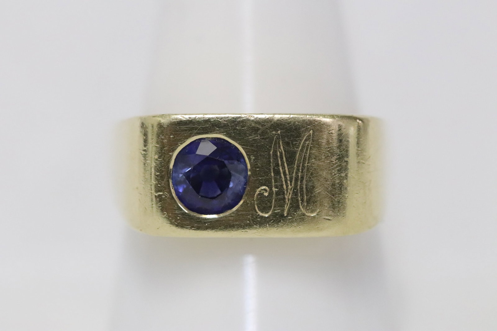 A heavy 14K Y/G sapphire ring with GIA report (1 of 10)