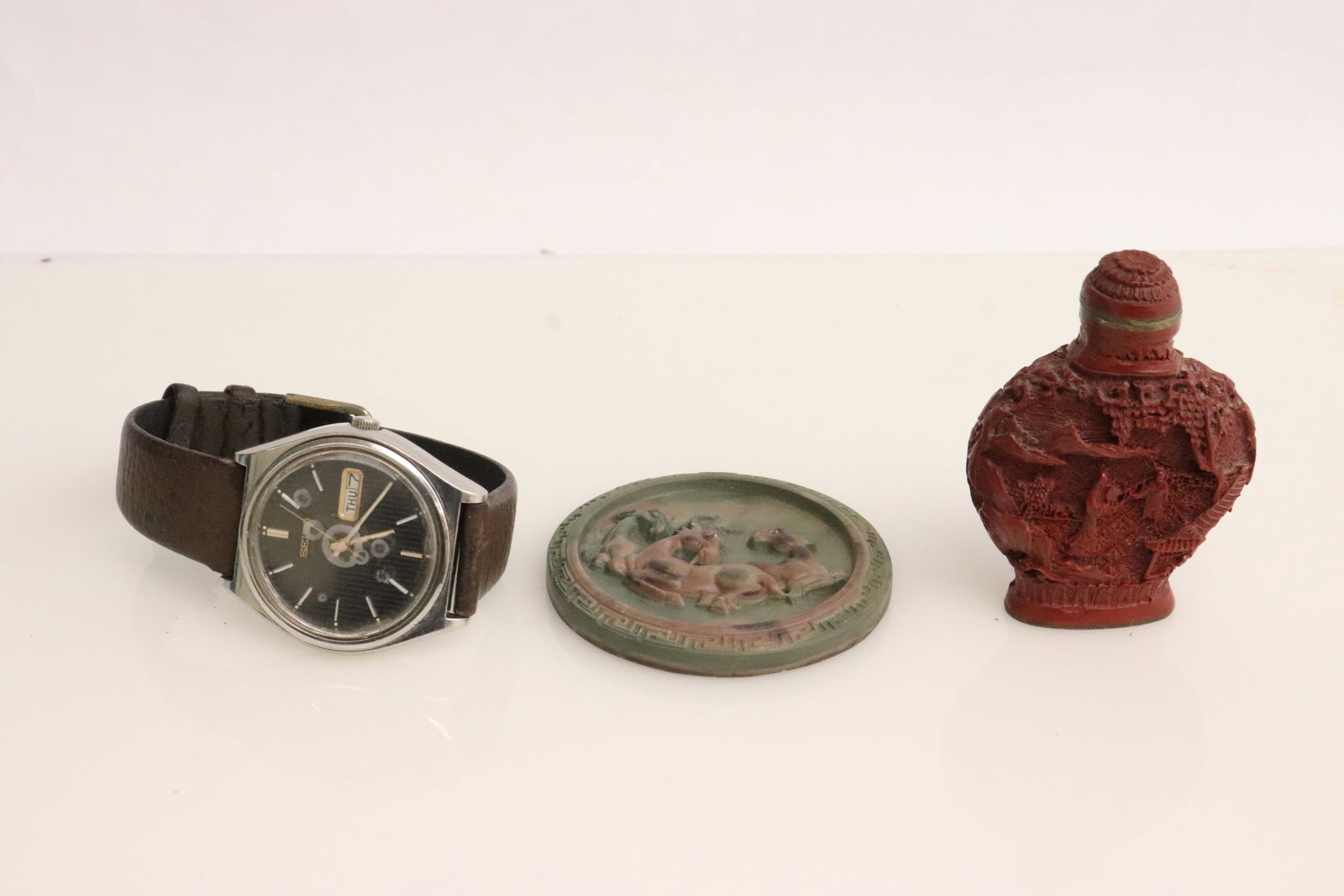 3 pieces; A Seiko watch, and 2 pieces misc,: 3 pieces; A Seiko watch, and 2 pieces misc (0.25"x2.32"dia, 2.6"x1.8"x0.7")