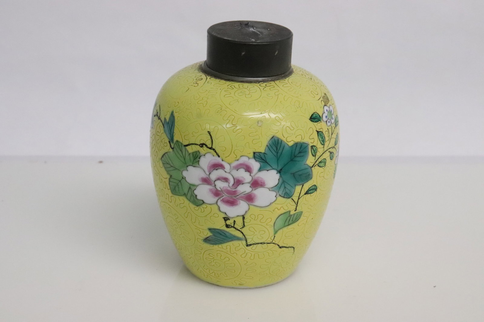 Chinese antique porcelain tea caddy (1 of 6)