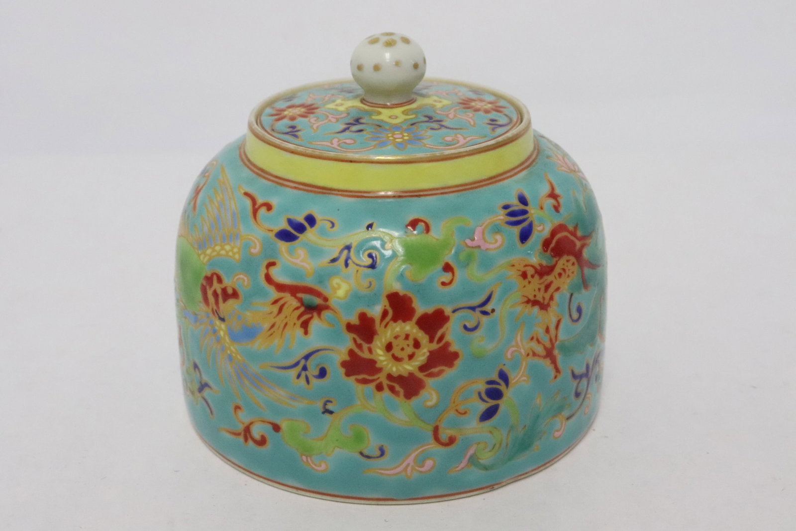 Chinese famille rose porcelain tea caddy: Chinese famille rose porcelain tea caddy, 3.62"x4.1"dia