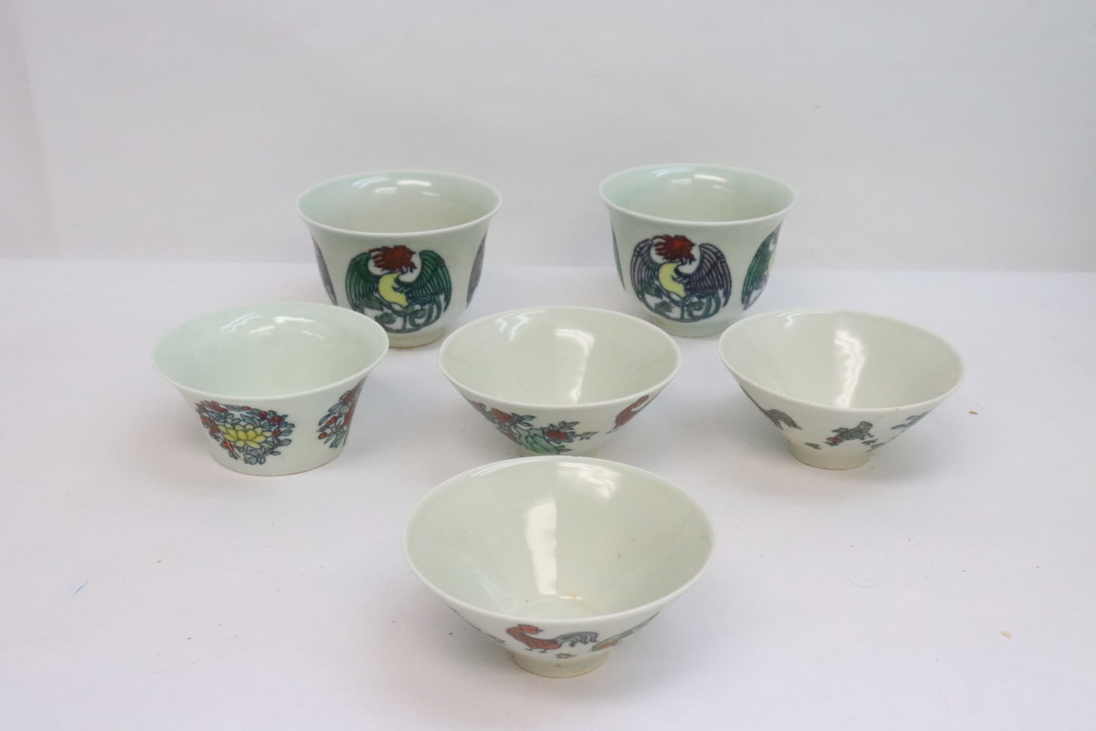 6 wucai porcelain tea cups (1 of 11)