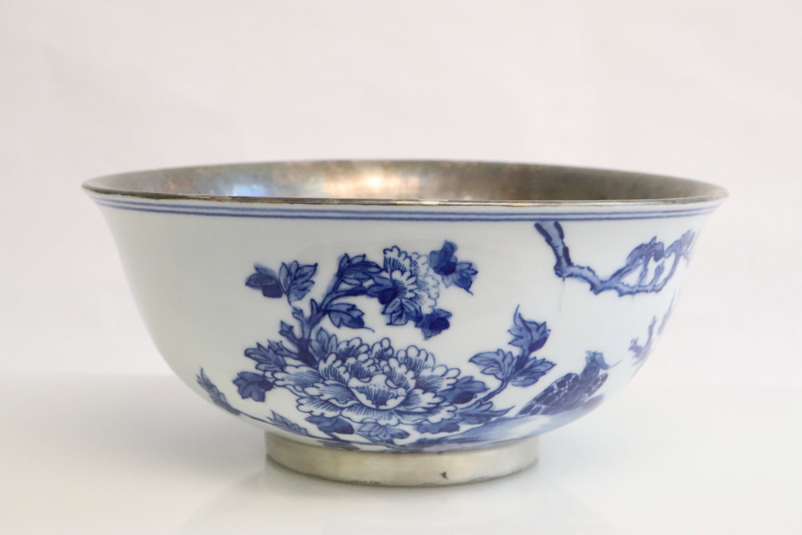 A large blue and white porcelain bowl: A large blue and white porcelain bowl, 3.4"x7.85"dia