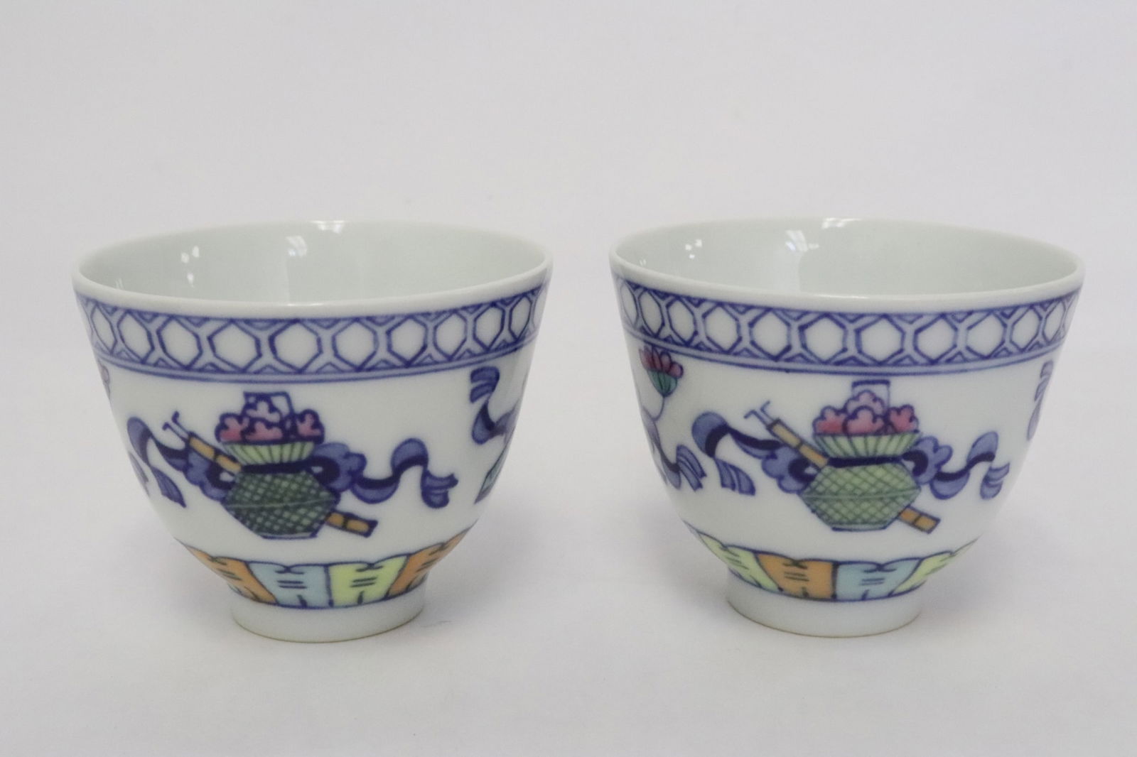 Pair wucai tea bowls (1 of 7)