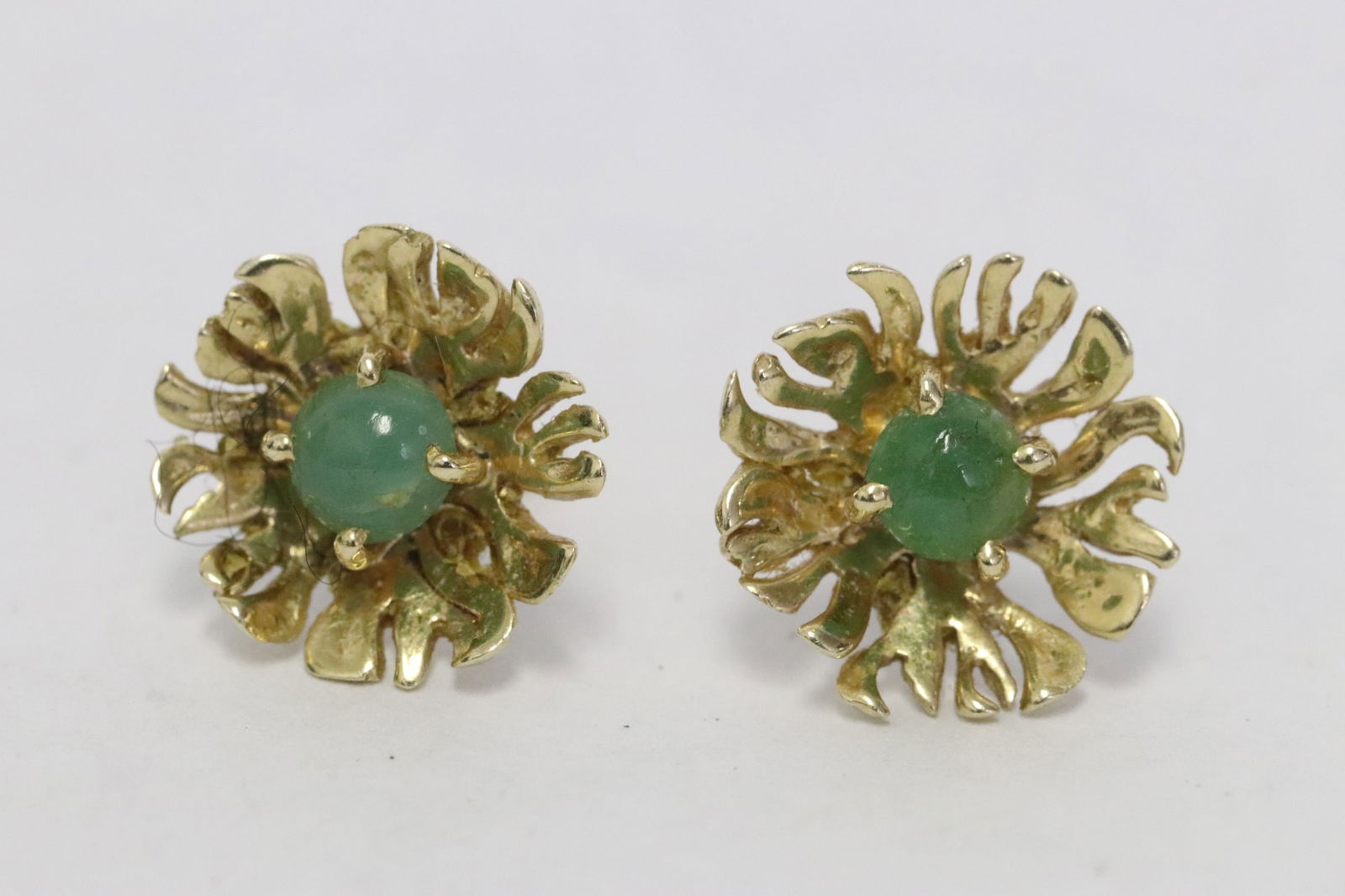 Pair 14K jadeite earrings, wt. 2.6gm: Pair 14K jadeite earrings (0.5"dia ea), wt. 2.6gm