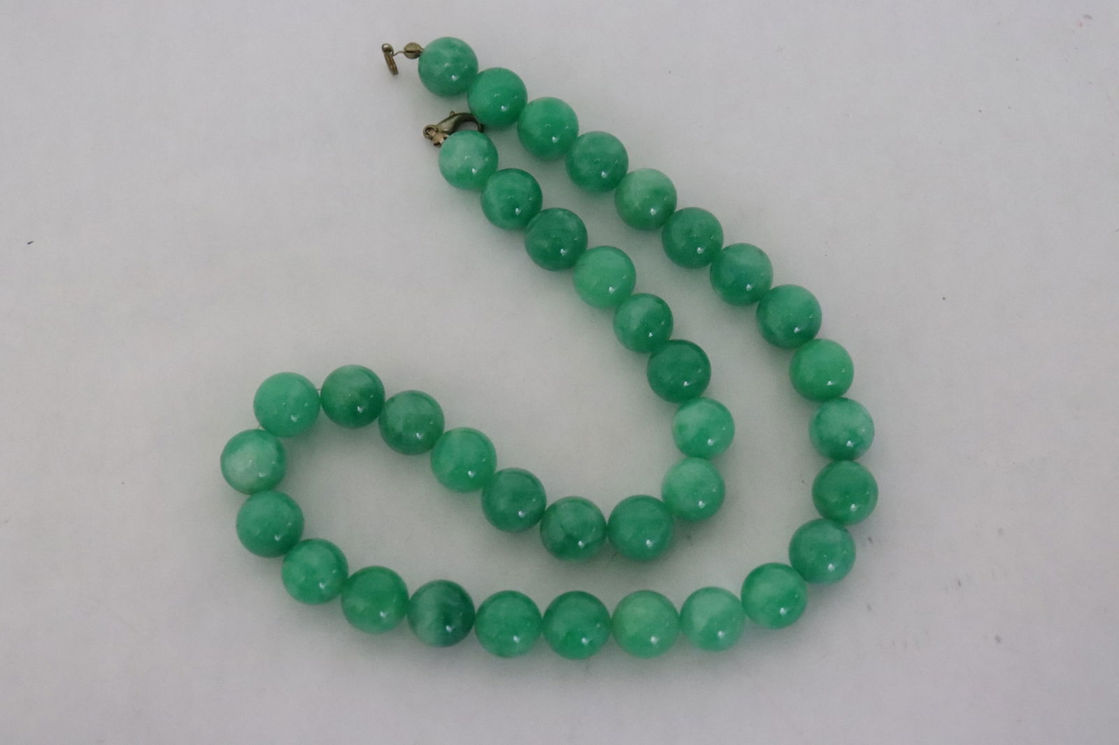 A jadeite like bead necklace (1 of 7)