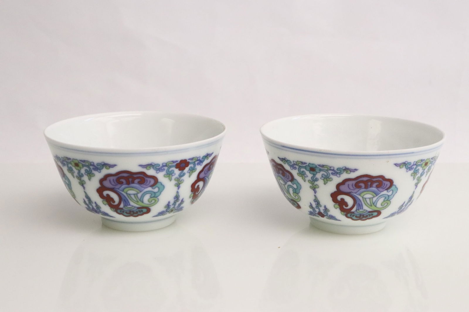 Pair wucai porcelain bowls (1 of 7)