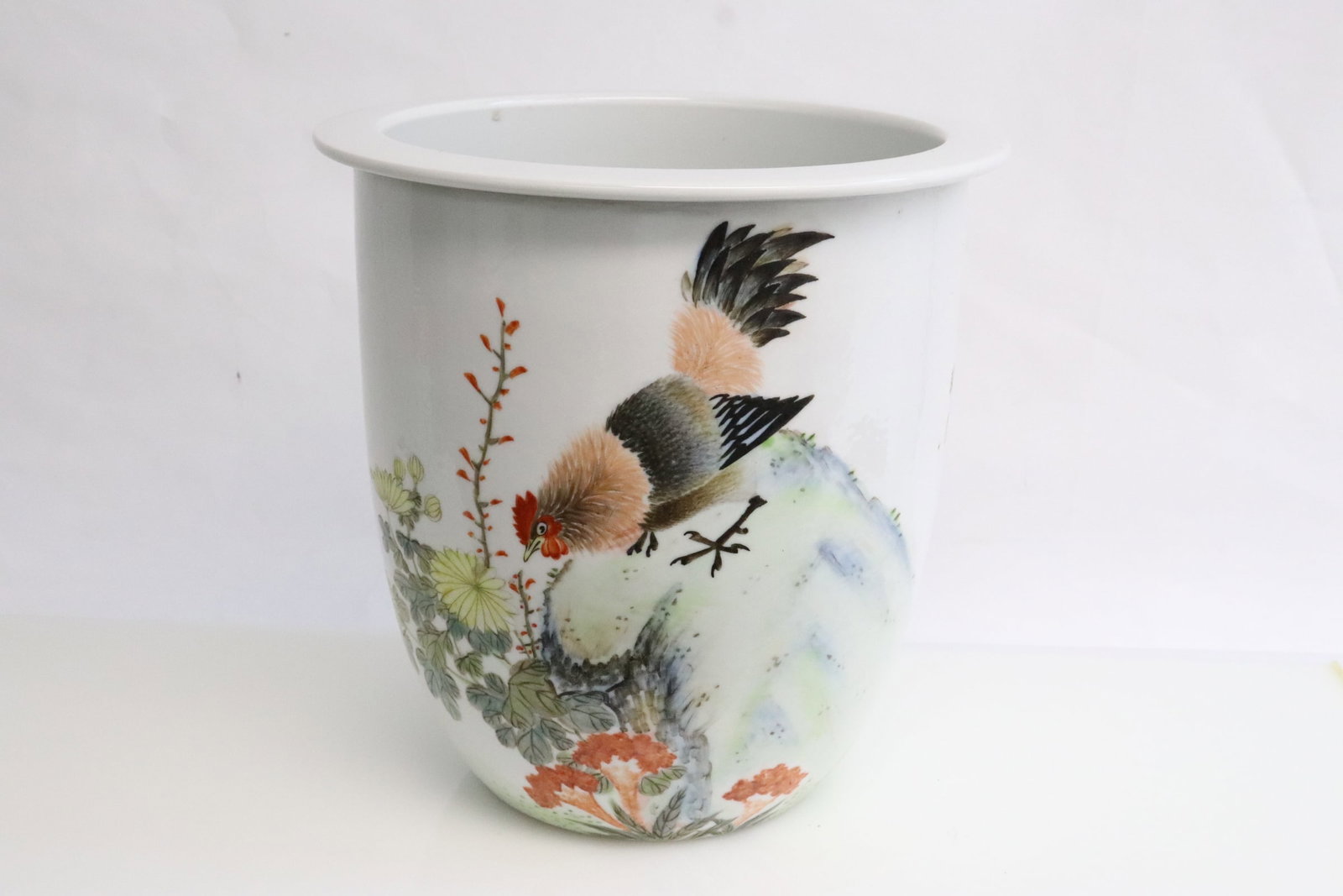 Famille rose porcelain planter: Famille rose porcelain planter, 9.5"x8.25"dia