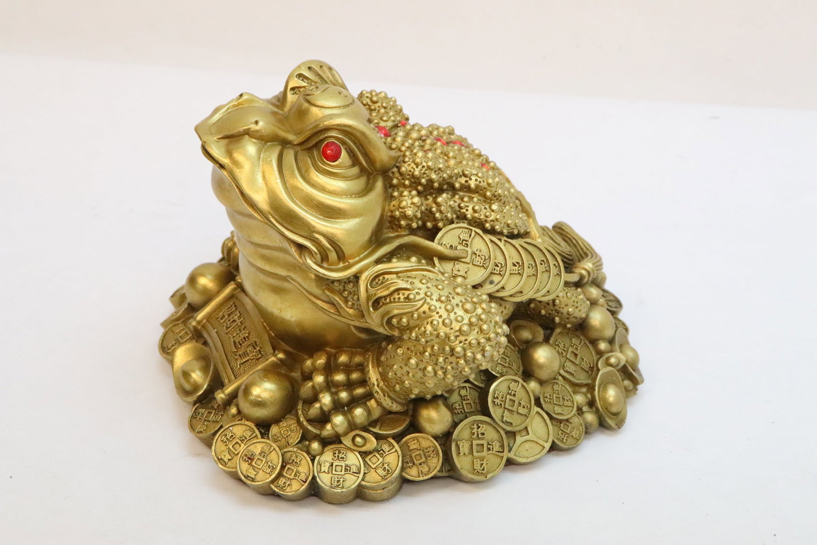 Brass sculpture of frog: Brass sculpture of frog, 6.1"H