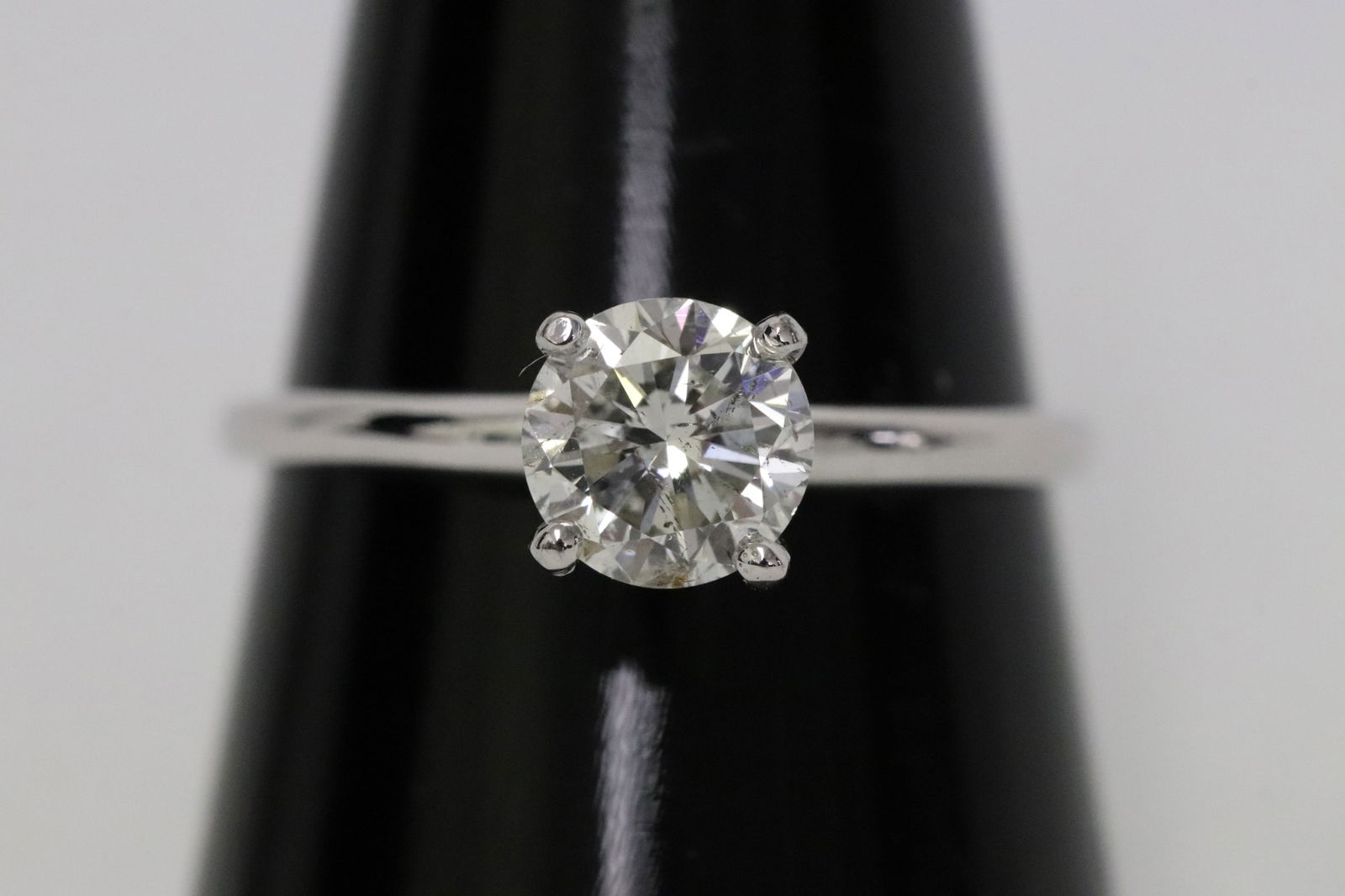 18K W/G diamond ring w/ GIA certificate (1 of 11)