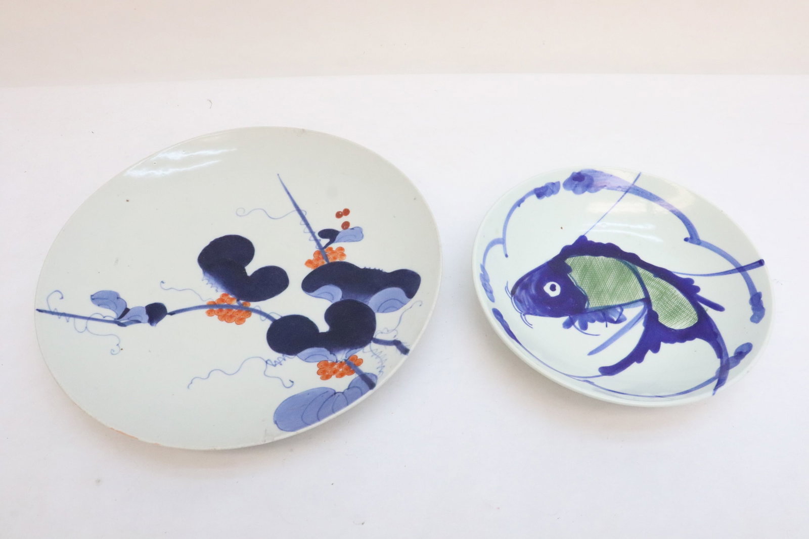 2 blue and white porcelain plates (1 of 8)