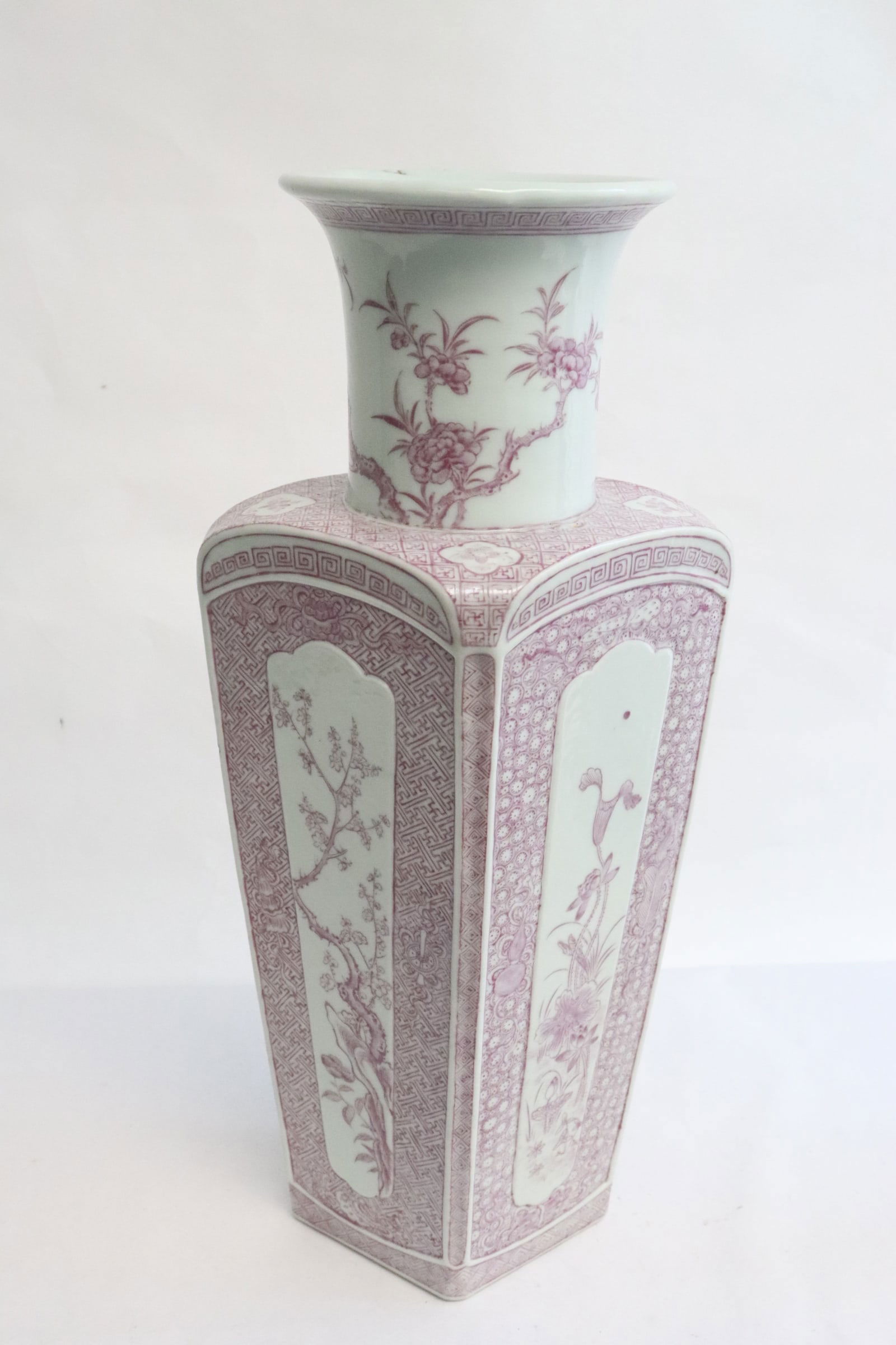 18th c. porcelain vase, Qianlong mark & of the period (1 of 12)