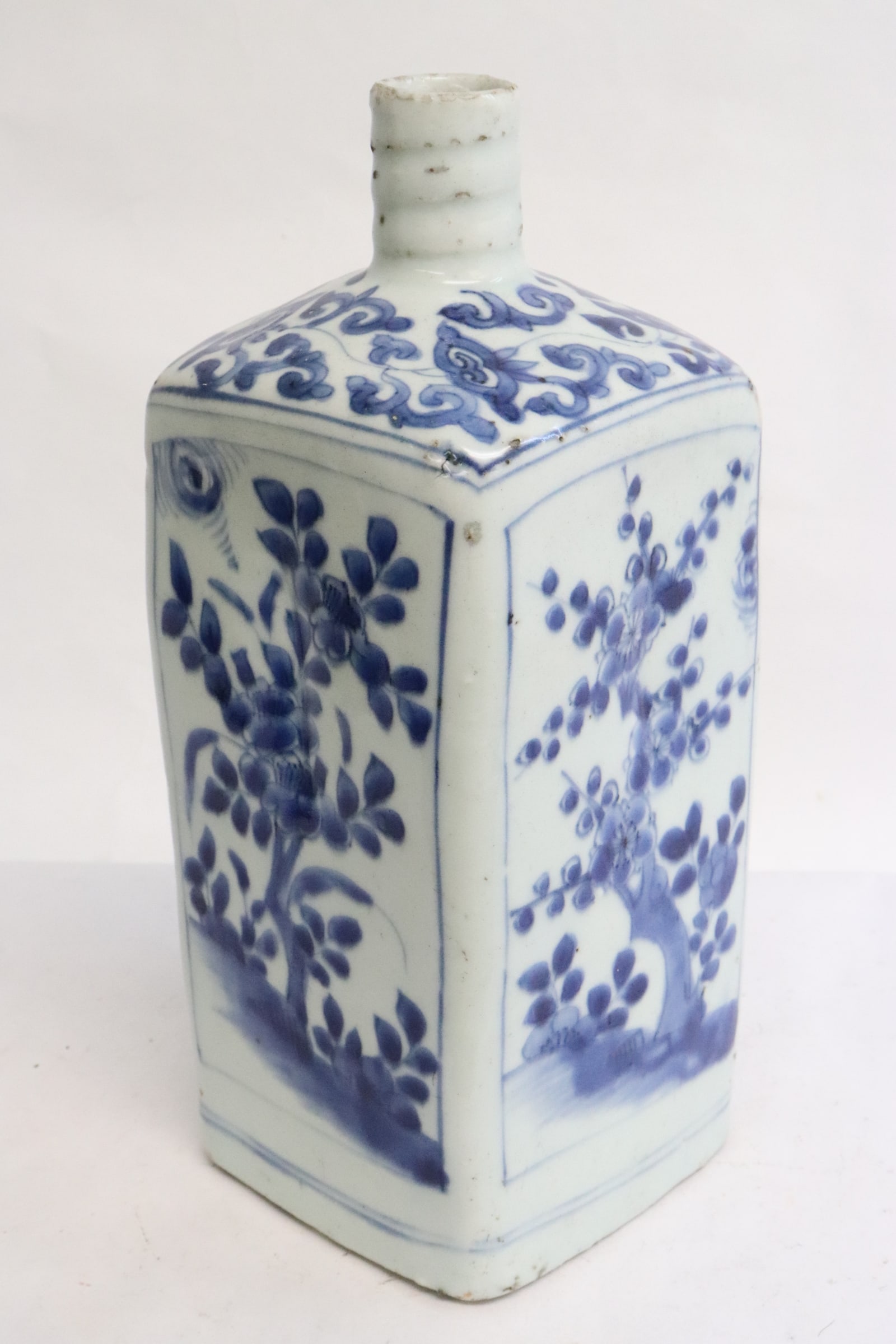 Chinese 16th century porcelain bottle, Wanli period: An important Chinese 16th century blue and white porcelain bottle, Wanli period, minor glaze loss provenance: Bonham Auction, 10.1"x4.3"x4.3"