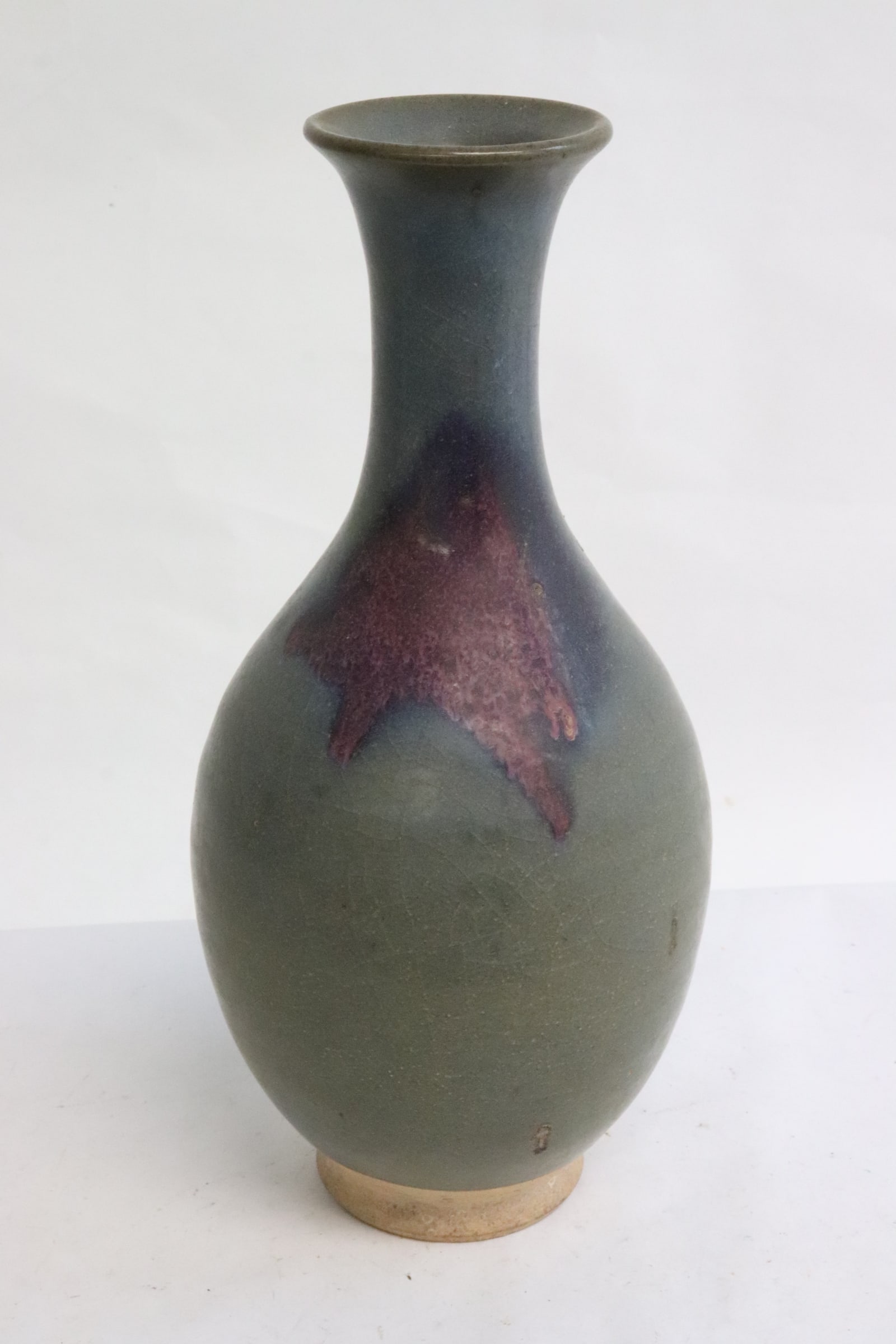 A Song style porcelain vase (1 of 8)