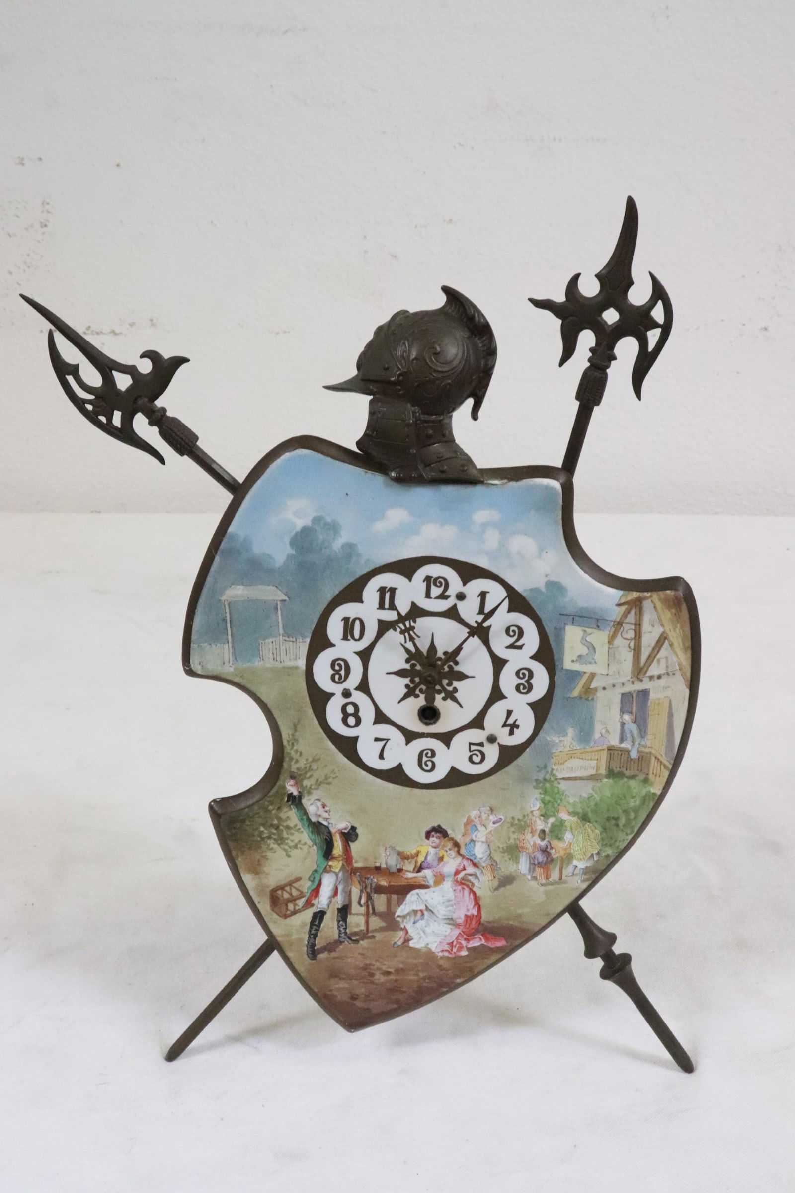 European porcelain faced keywind clock (1 of 9)