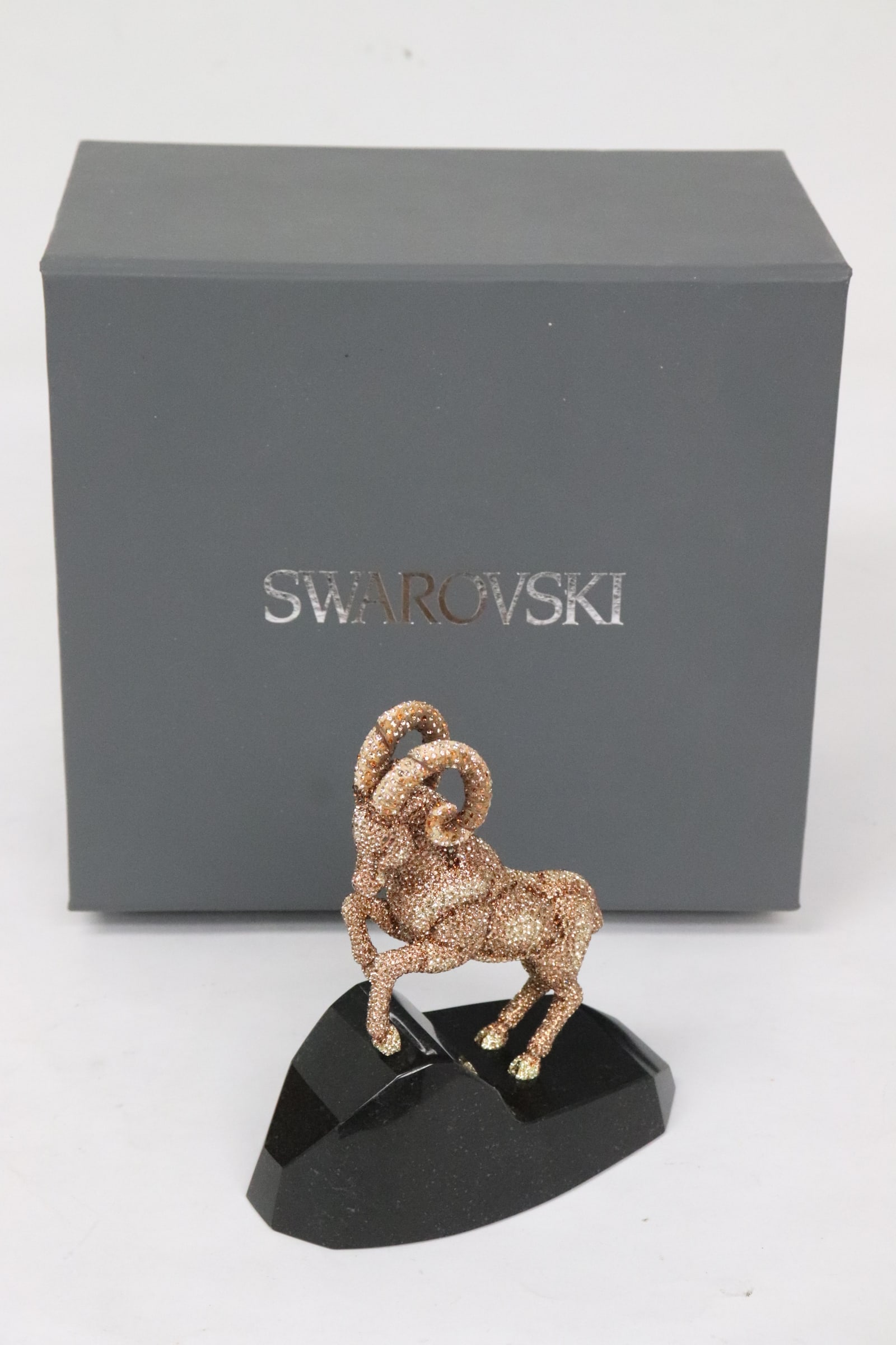 Swarovski crystal ram with COA: Swarovski crystal ram with COA, 5.1"H