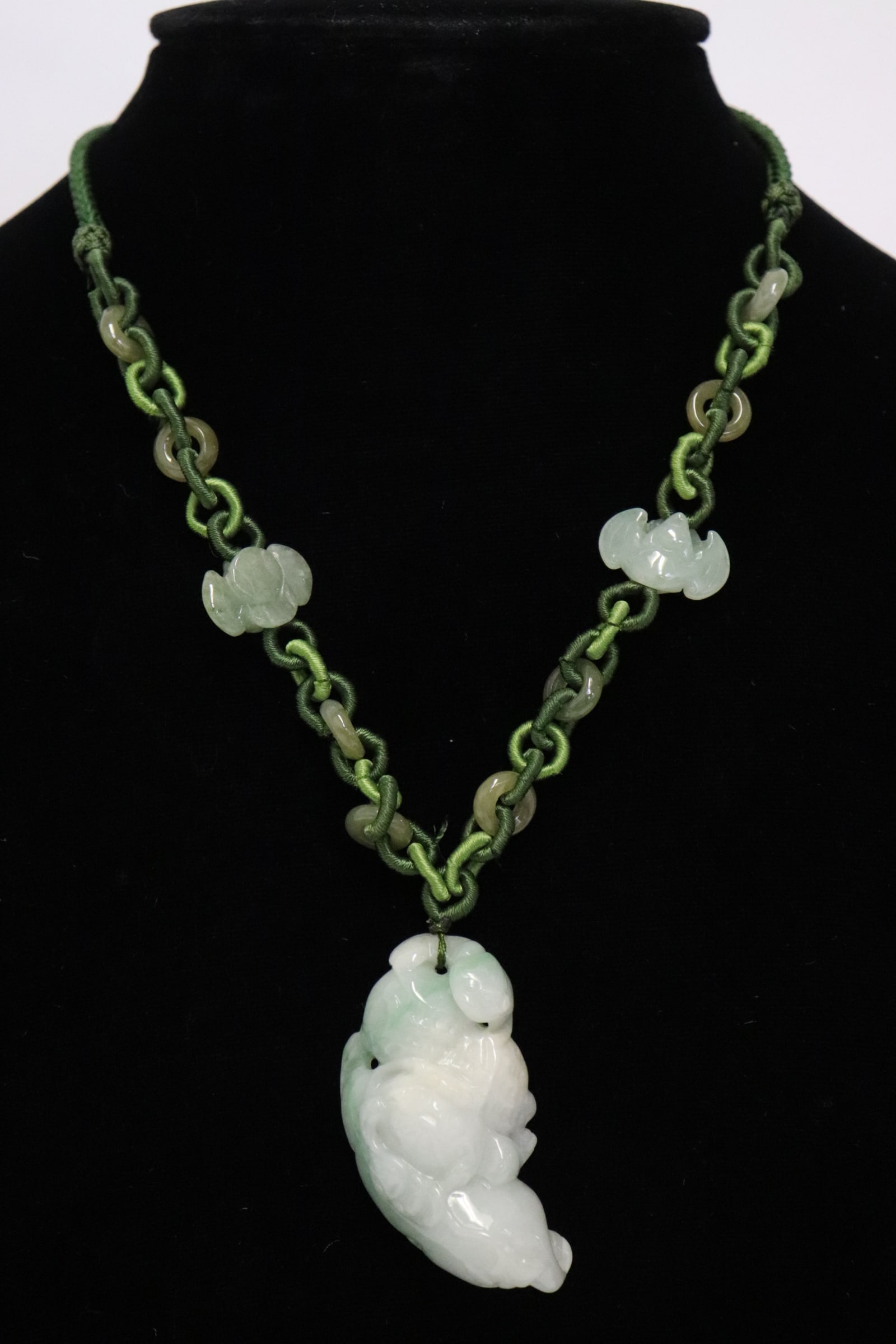 Fine Chinese jadeite carved ornament (1 of 7)