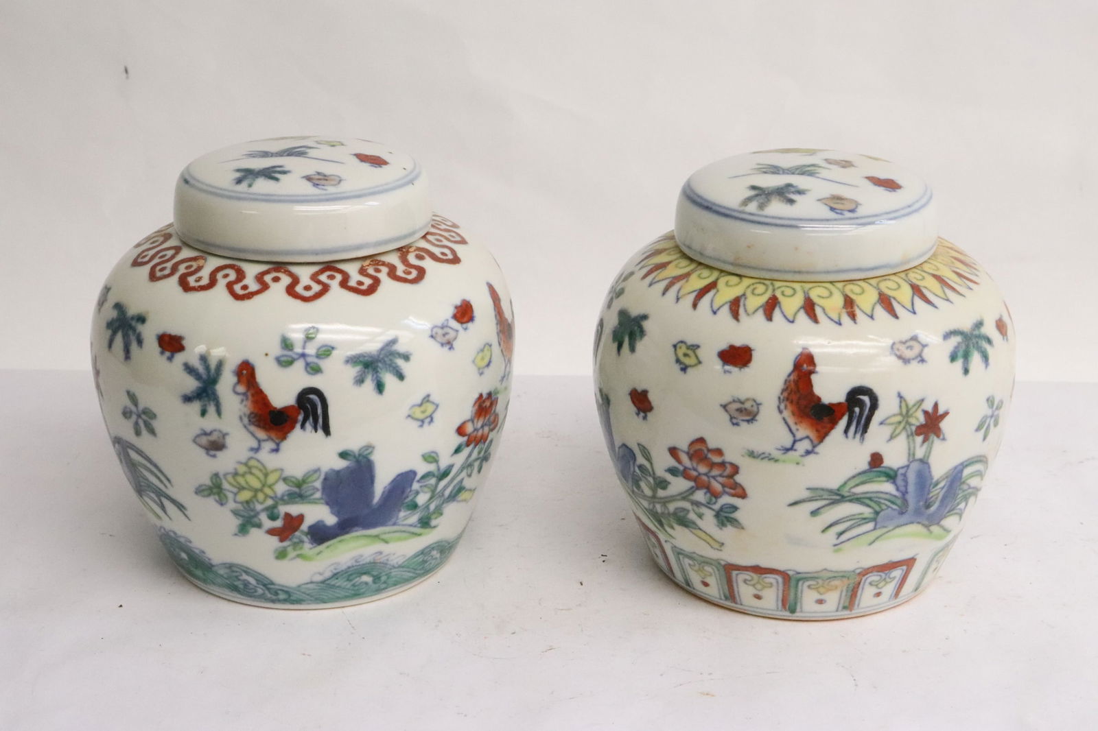 Pair Chinese wucai porcelain covered tea caddies (1 of 8)
