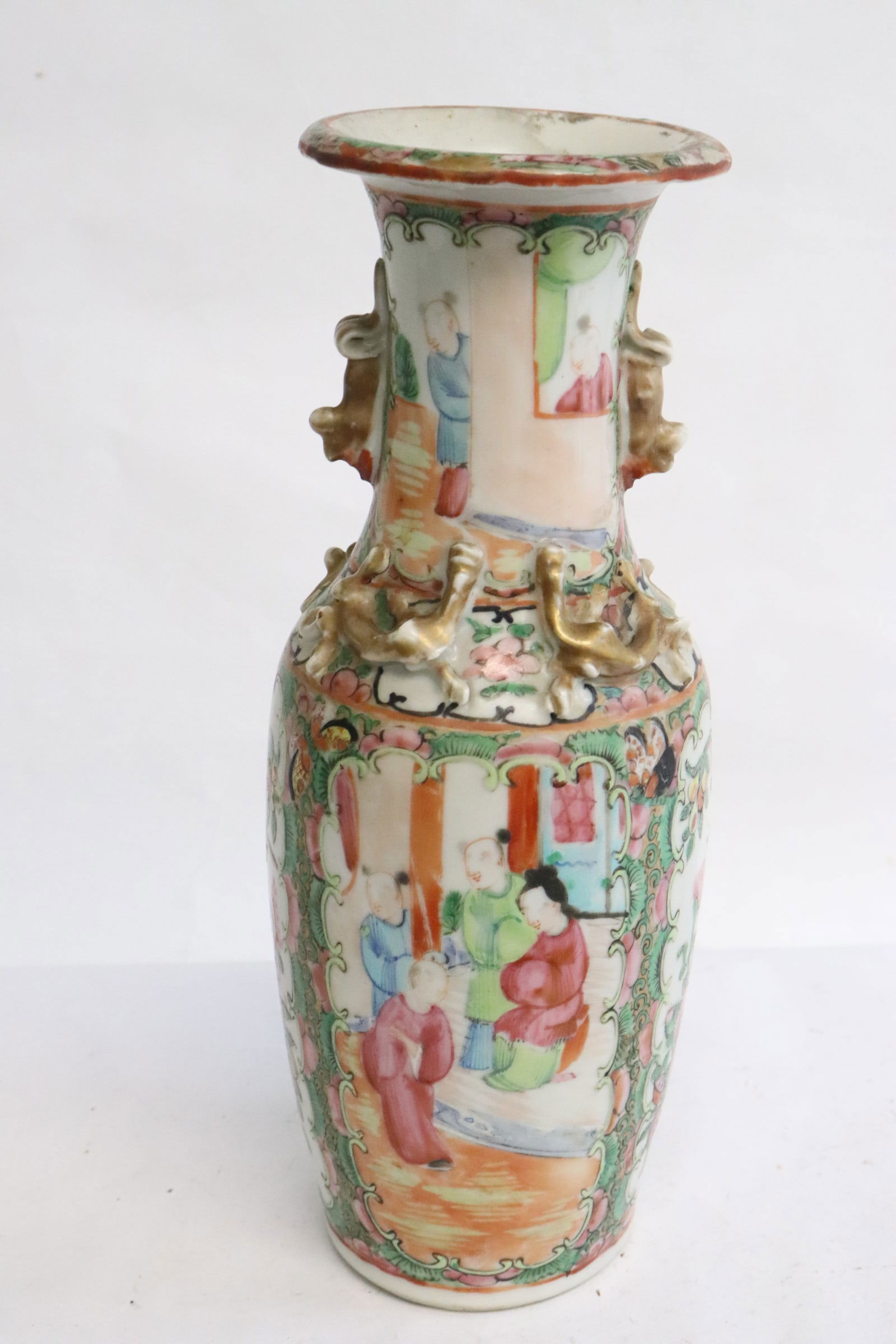 Chinese antique famille rose vase: Chinese antique famille rose vase, 10.5"x4"dia