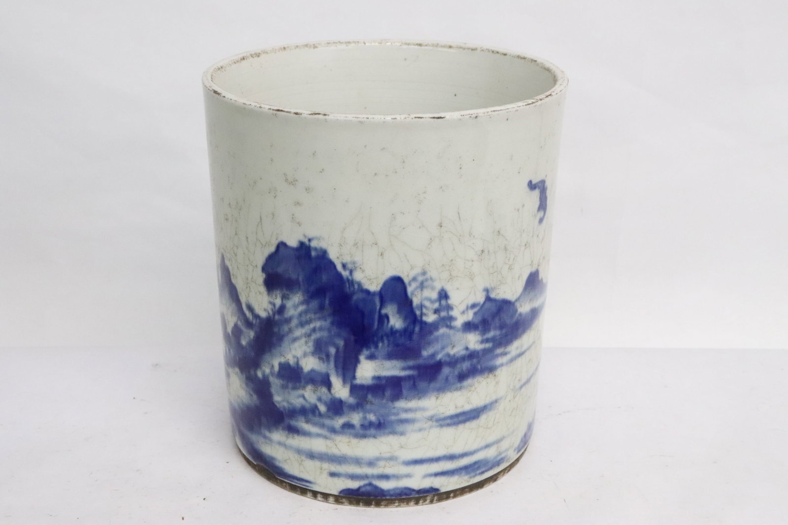 A blue and white porcelain brush holder: A blue and white porcelain brush holder, 6.7"x5.9"dia