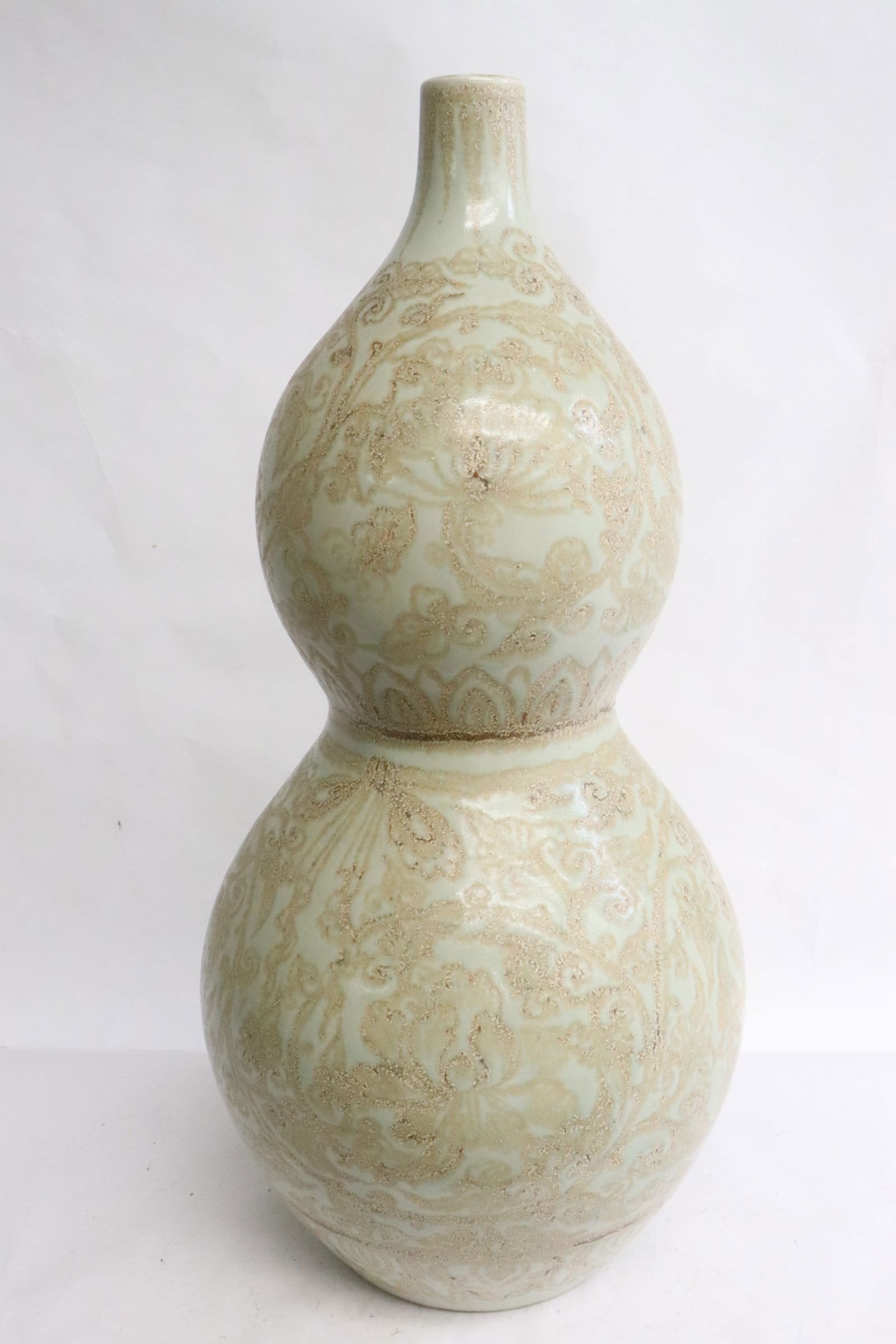 Large Chinese gourd shape porcelain vase (1 of 10)