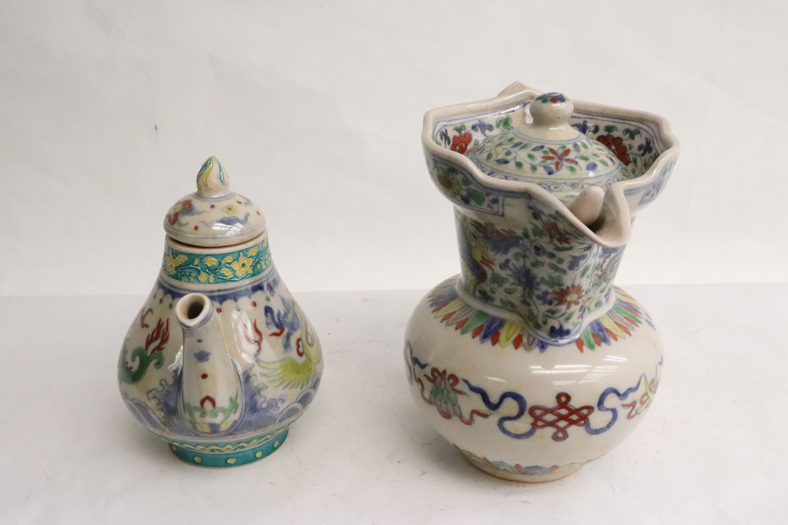 2 wucai porcelain teapots (1 of 11)