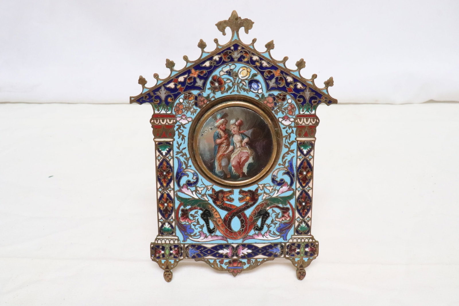 Very beautiful antique porcelain round panel: Very beautiful antique porcelain round panel with lover scene and surrounded with champlevé panel decoration, 0.25"x6.15"x4.45"