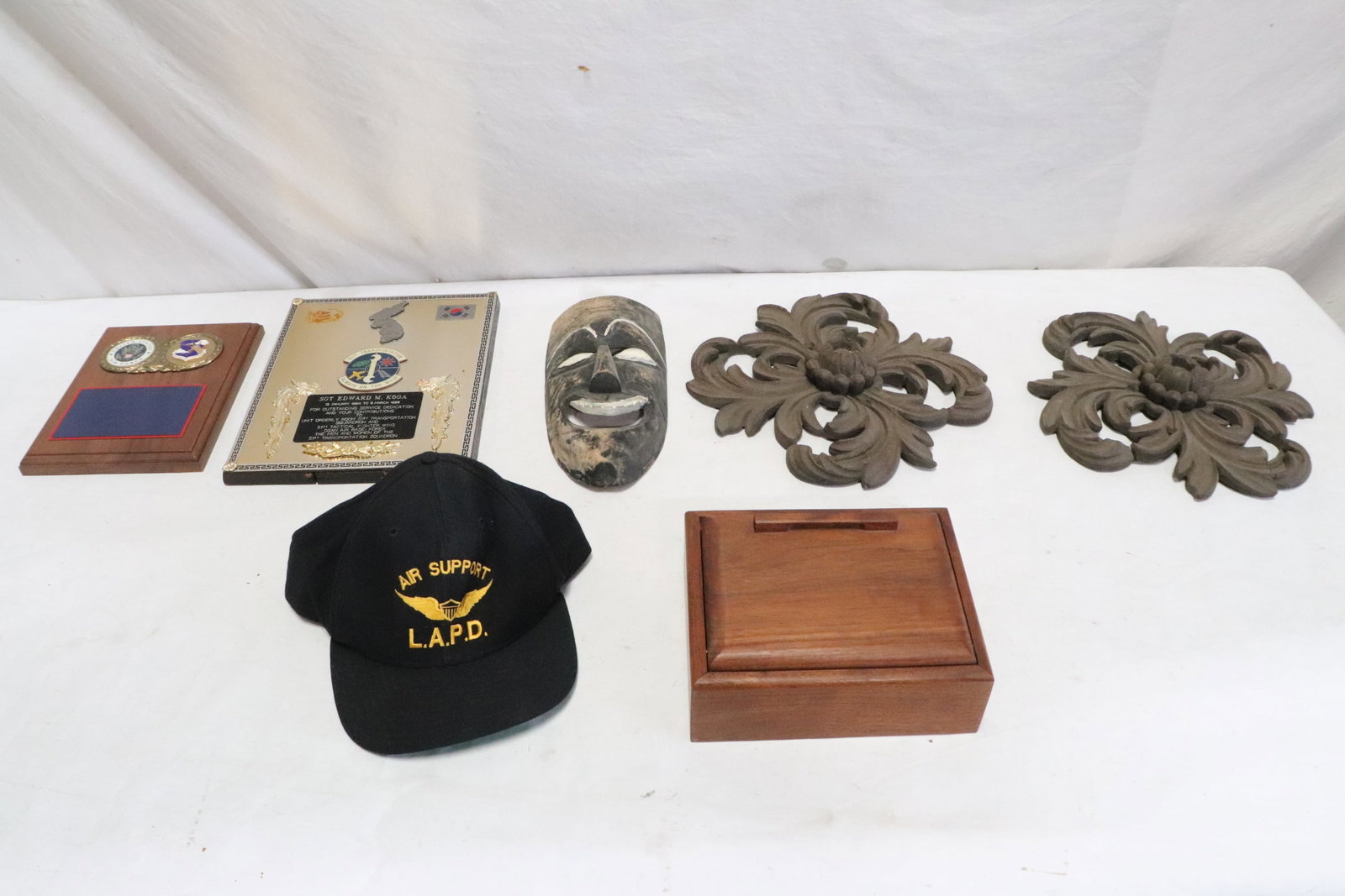 Lot of wood carving, box, & memorabilia plaque: Lot of wood carving (10.75"x4.85"x2.4", 2"x11.5"x11.5"(2)), and box (3.75"x8.25"x6.8") and military memorabilia plaque (9"x7", 11.45"x9.05")