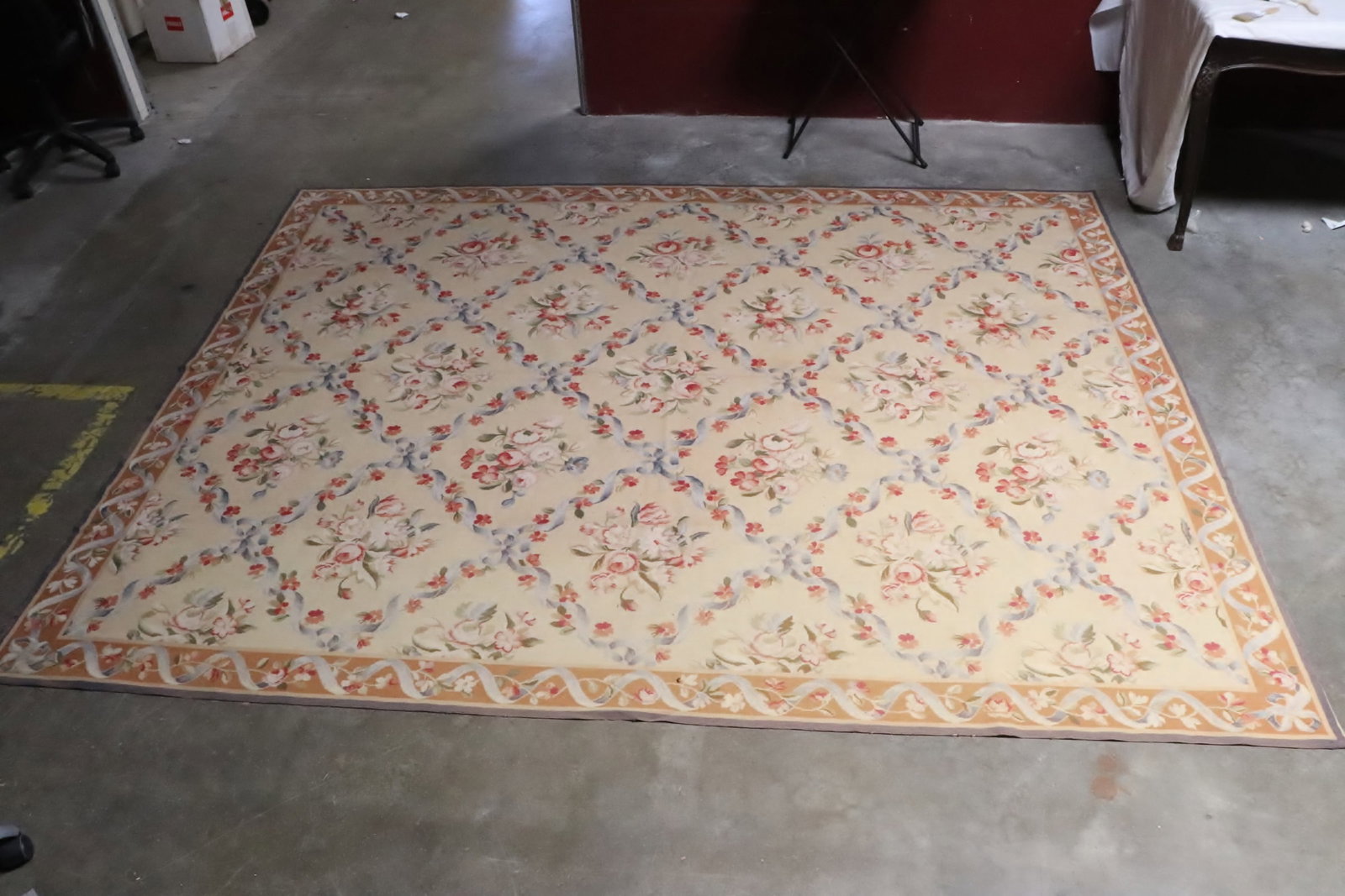 Large vintage French Aubusson rug: Large vintage French Aubusson rug, 119.4"x95"